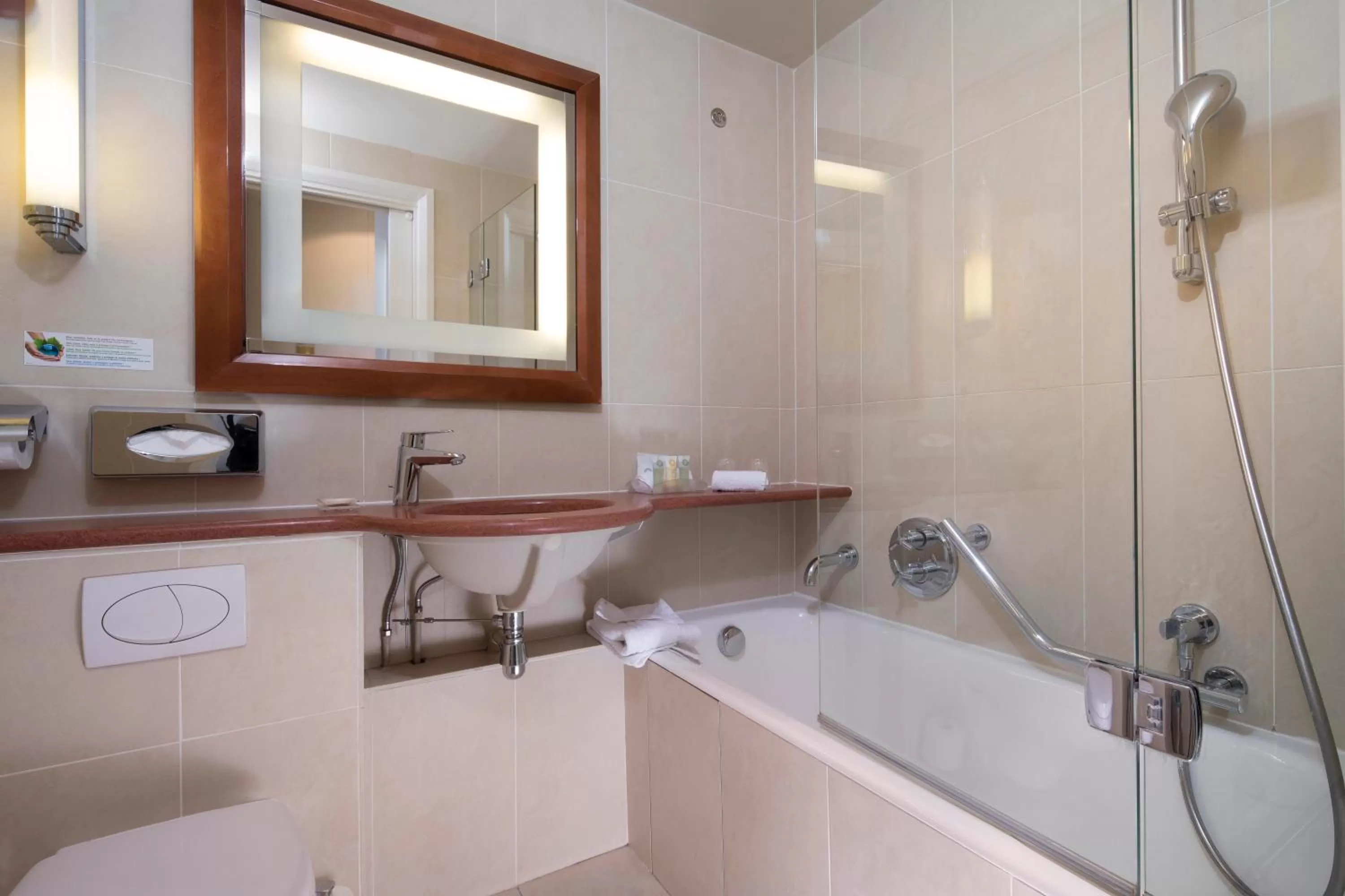 Bathroom in Hôtel Paris Louvre Opéra