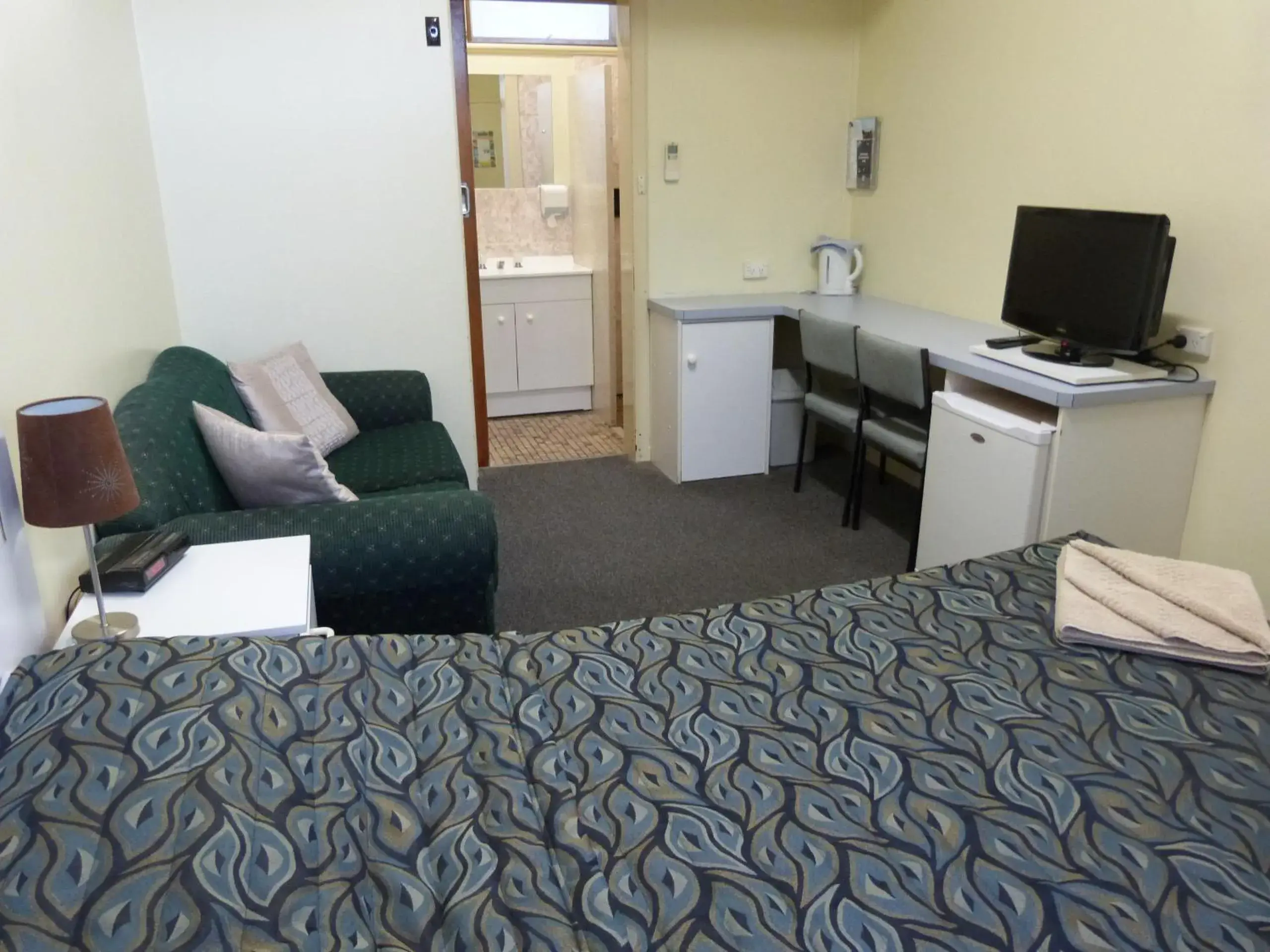 Photo of the whole room, Seating Area in Grand Central Motel