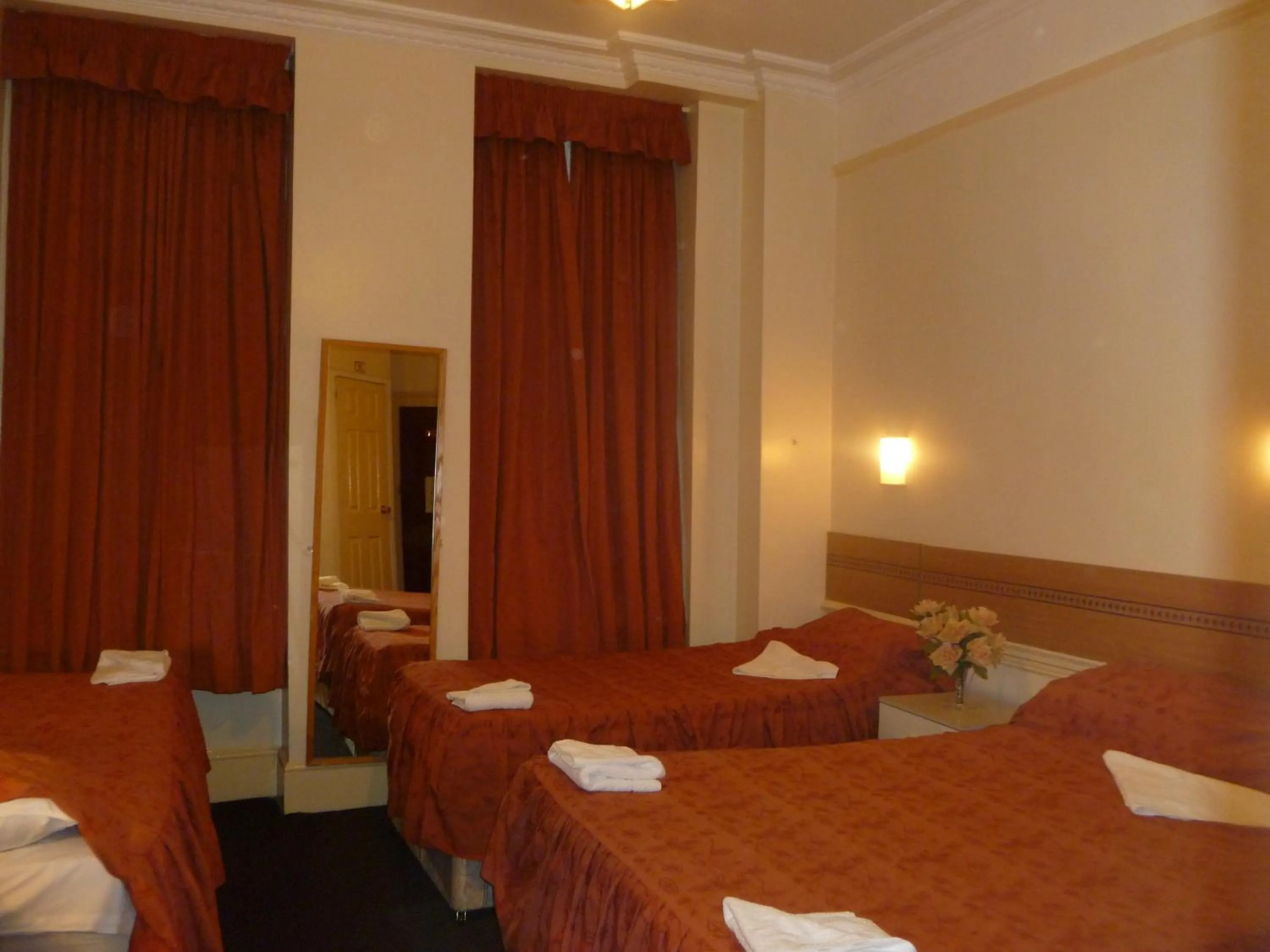 Bed in Guilford House Hotel