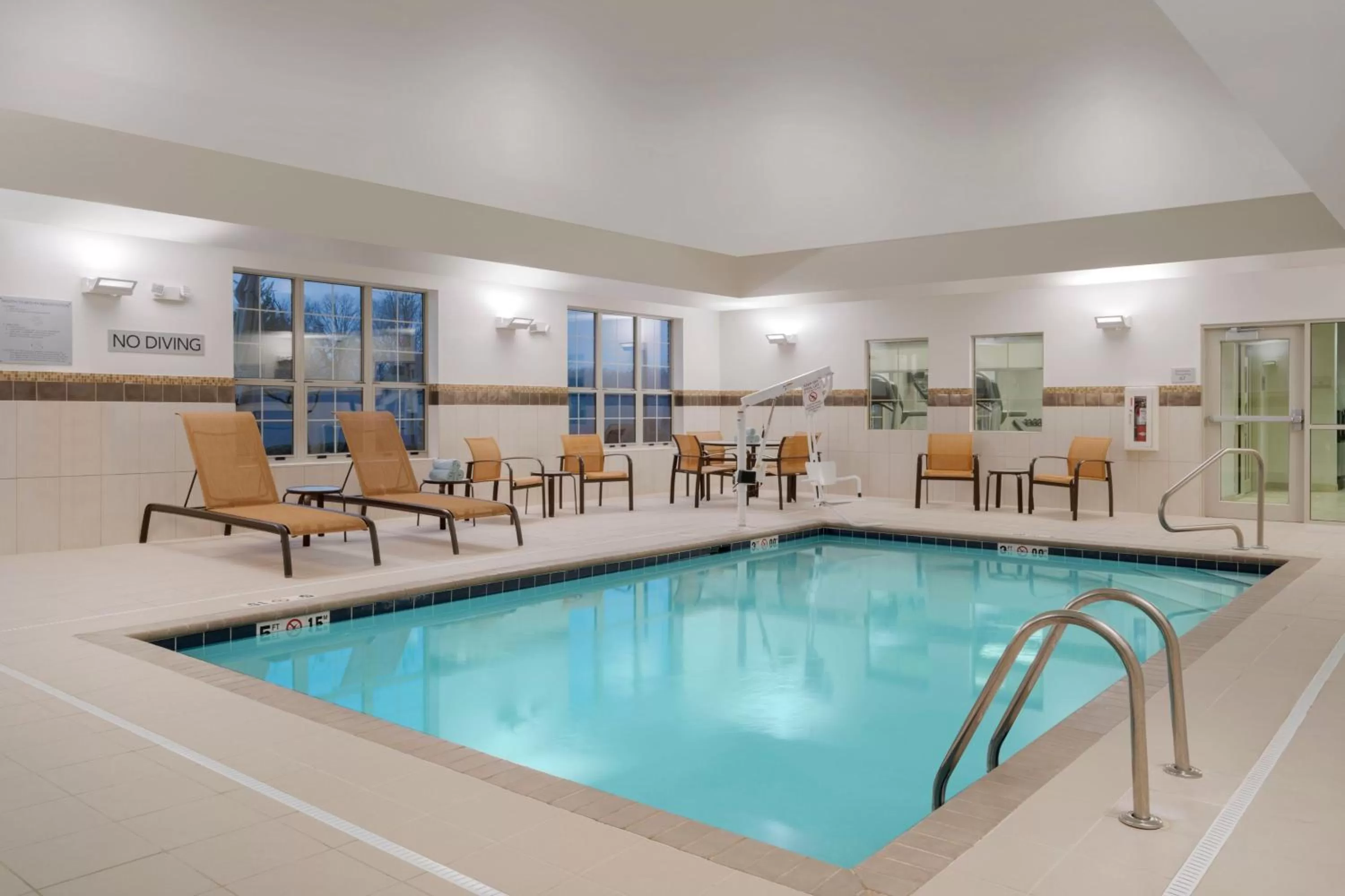 Swimming pool in Courtyard by Marriott Columbus New Albany