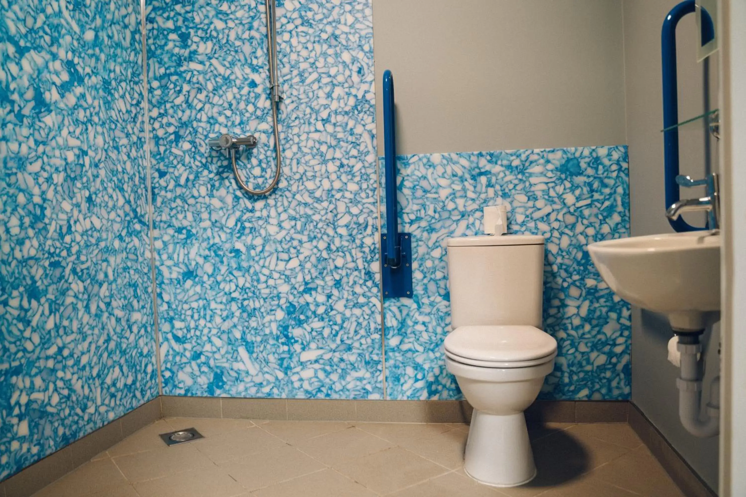 Shower, Bathroom in Llety Arall