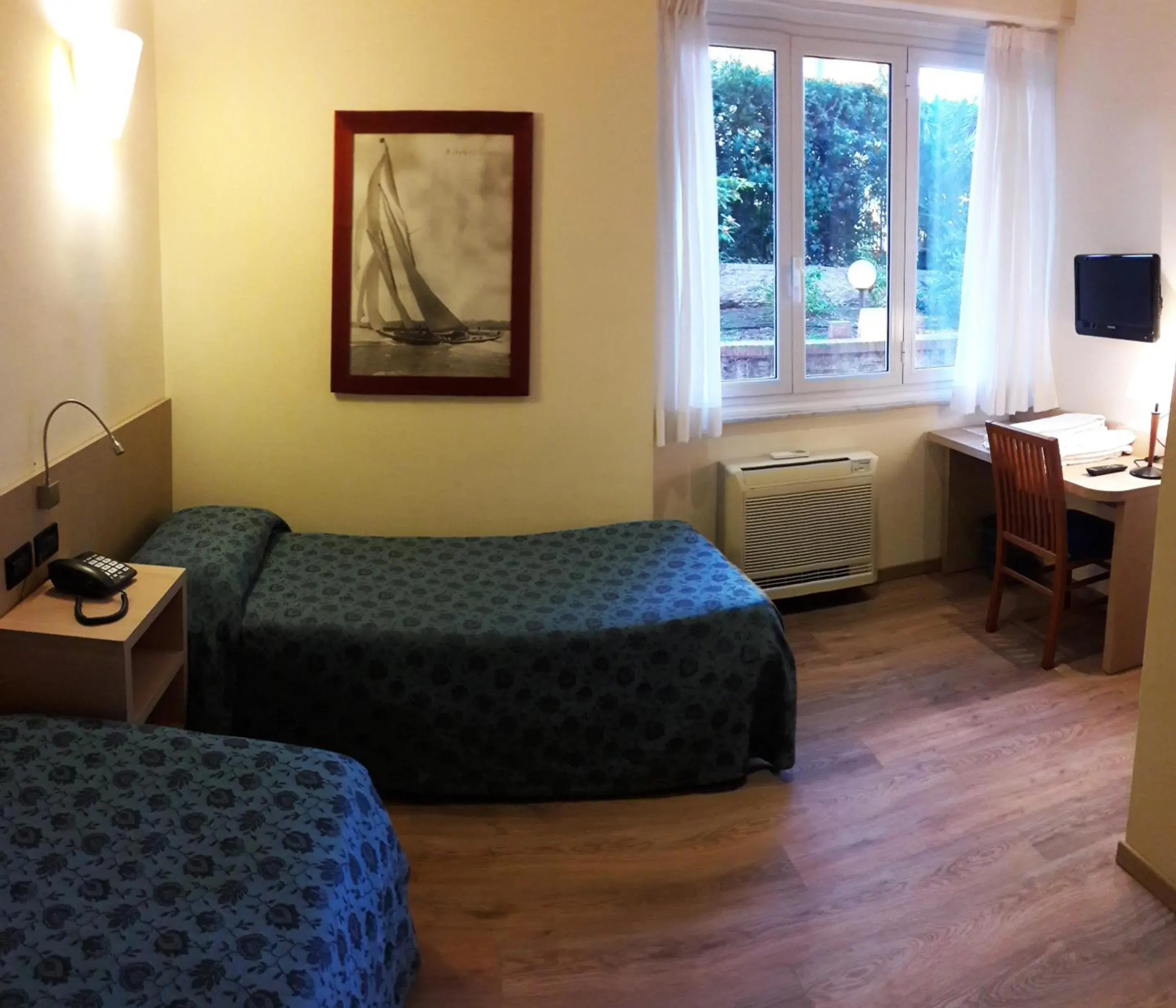 Photo of the whole room, Bed in Hotel Esperia