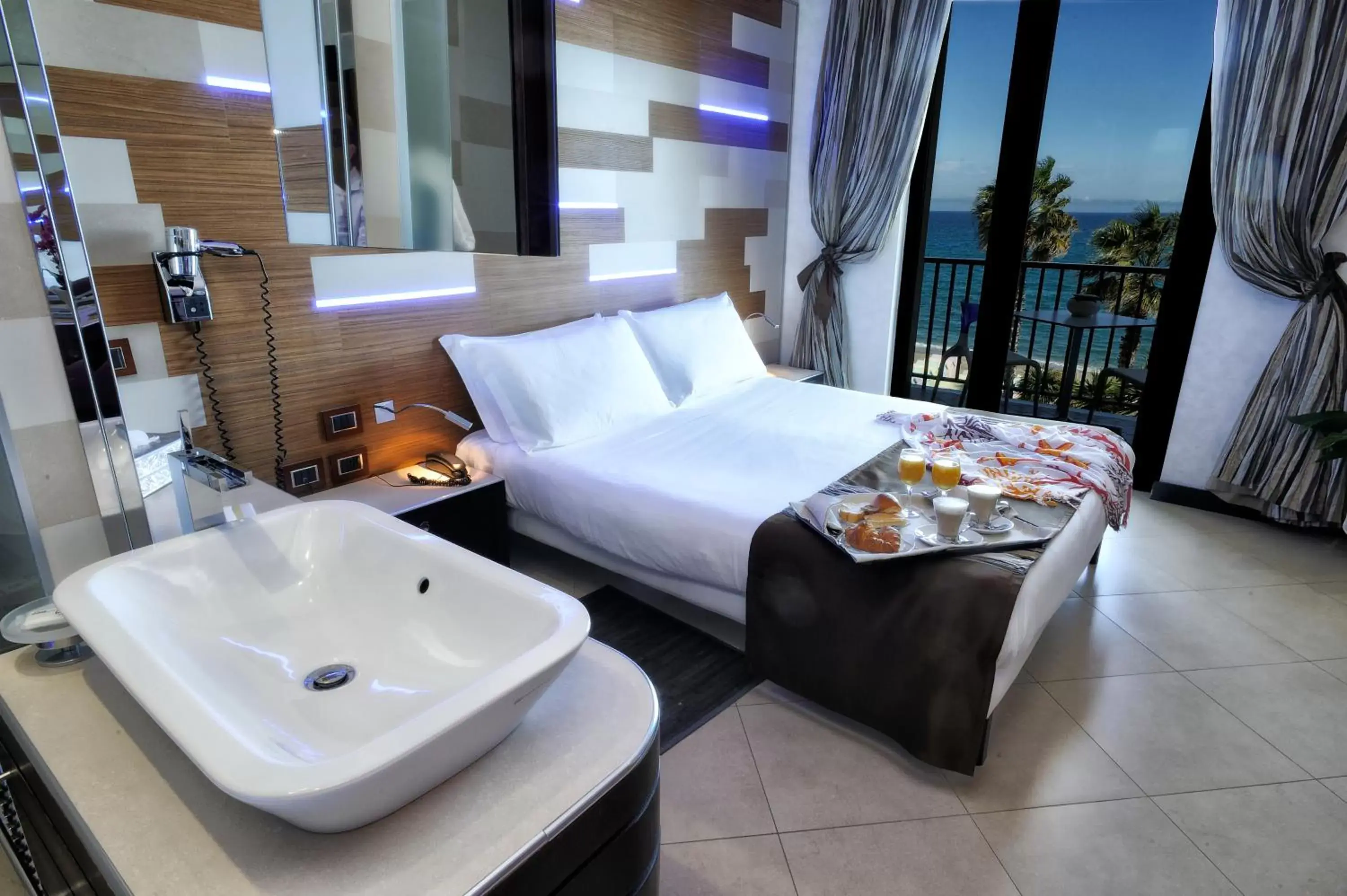 Bed, Bathroom in Mare Hotel