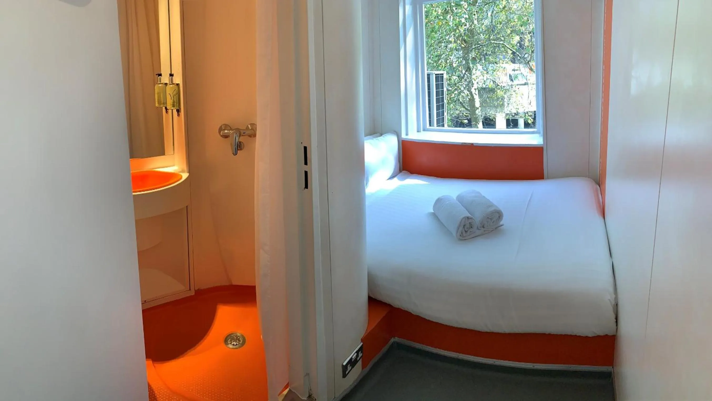 Bed in easyHotel South Kensington