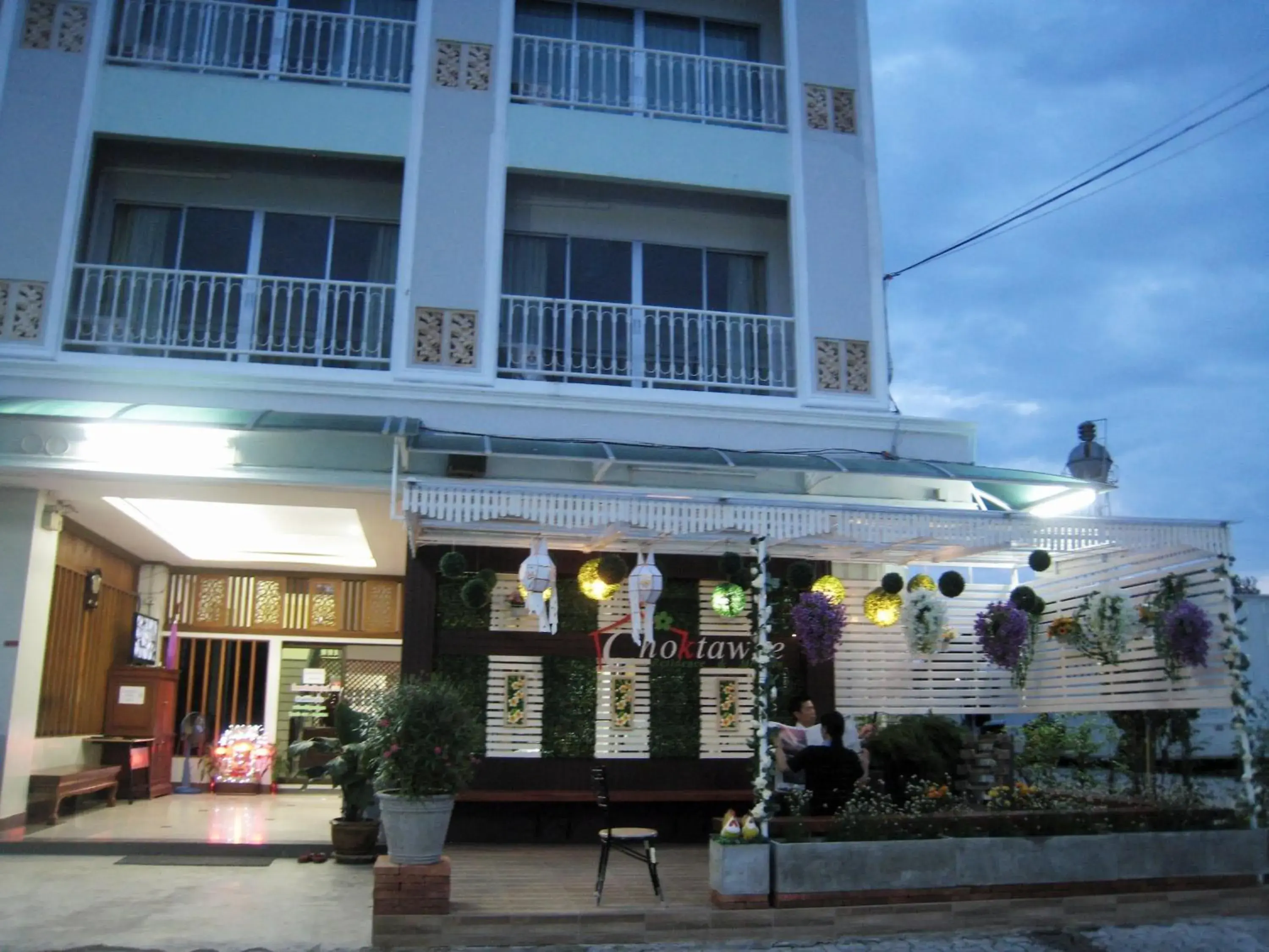 Facade/entrance in Choktawee Residence And Mansion