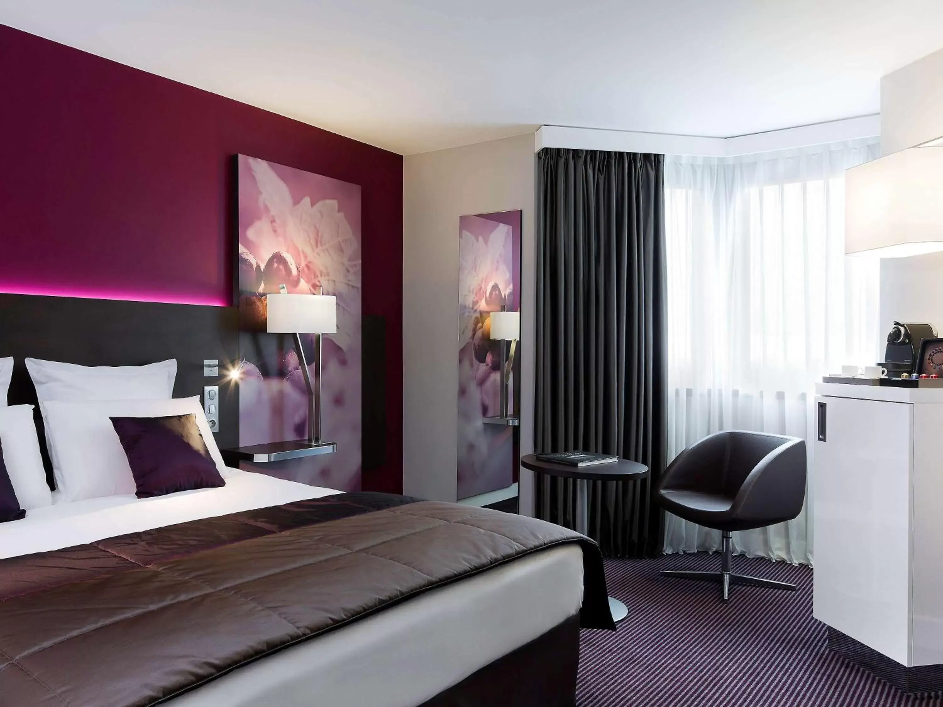 Photo of the whole room, Bed in Mercure Reims Centre Cathédrale