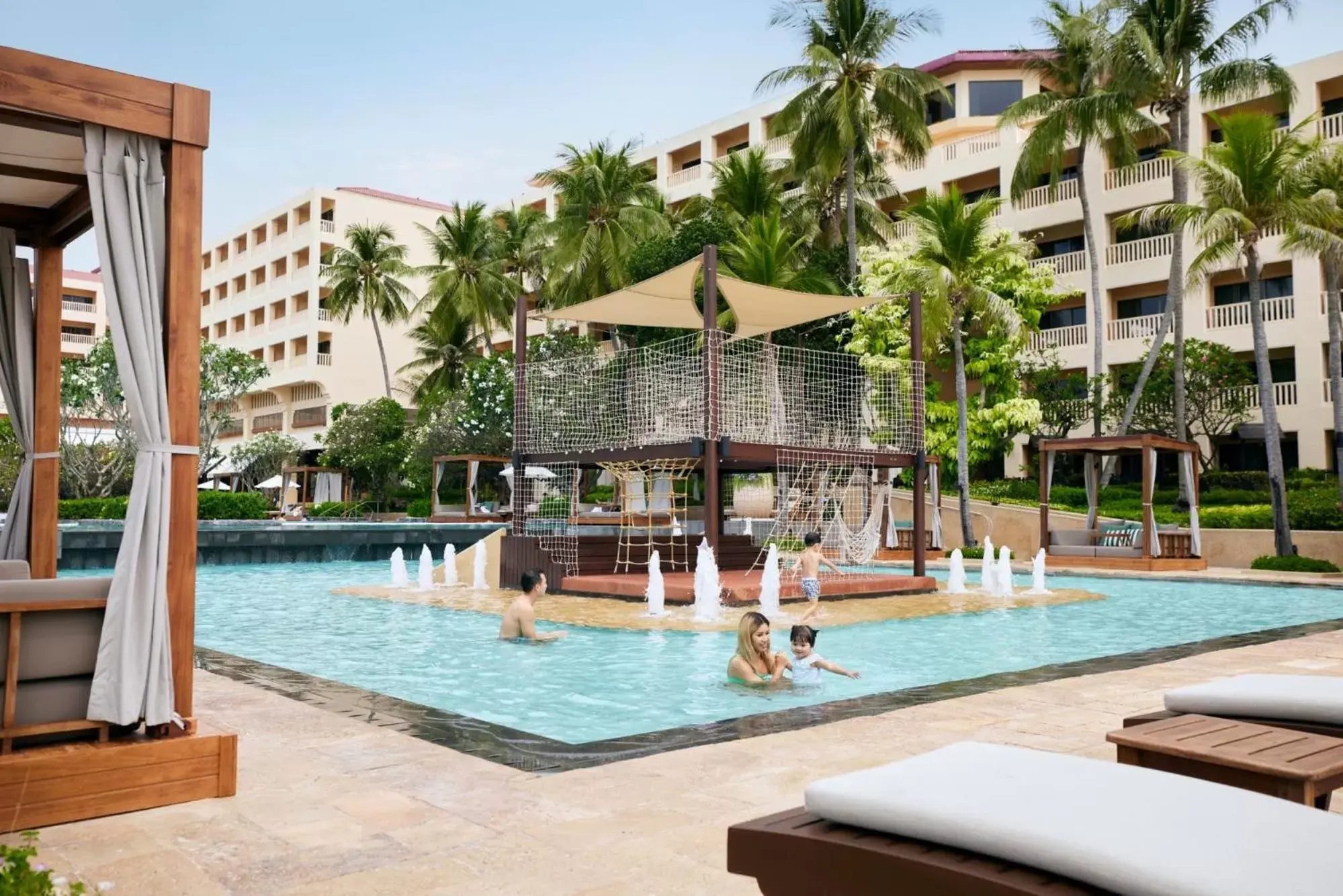 Swimming pool in Dusit Thani Hua Hin Swimming pool in Dusit Thani Hua Hin