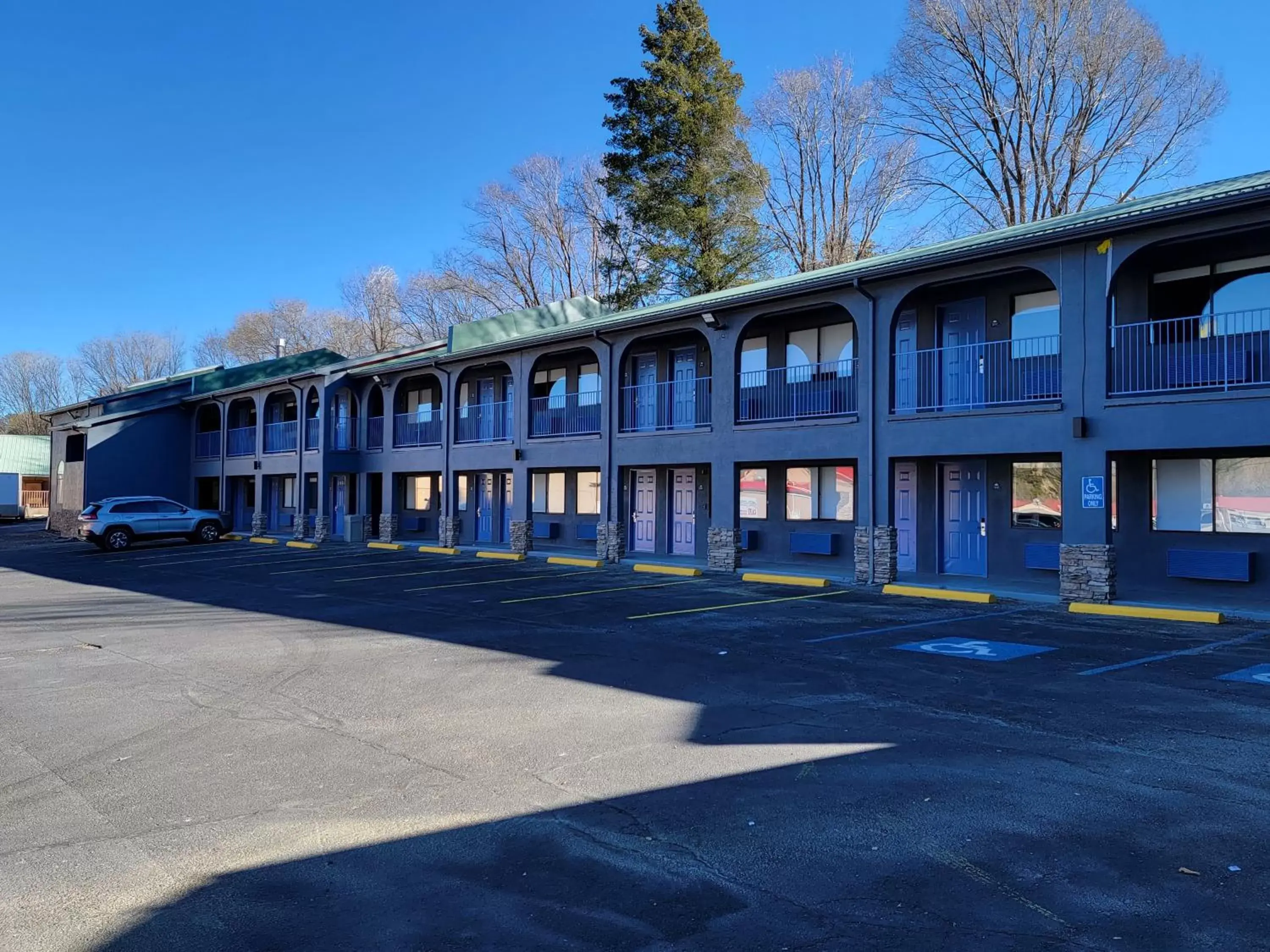 Property Building in Days Inn by Wyndham Ruidoso Downs