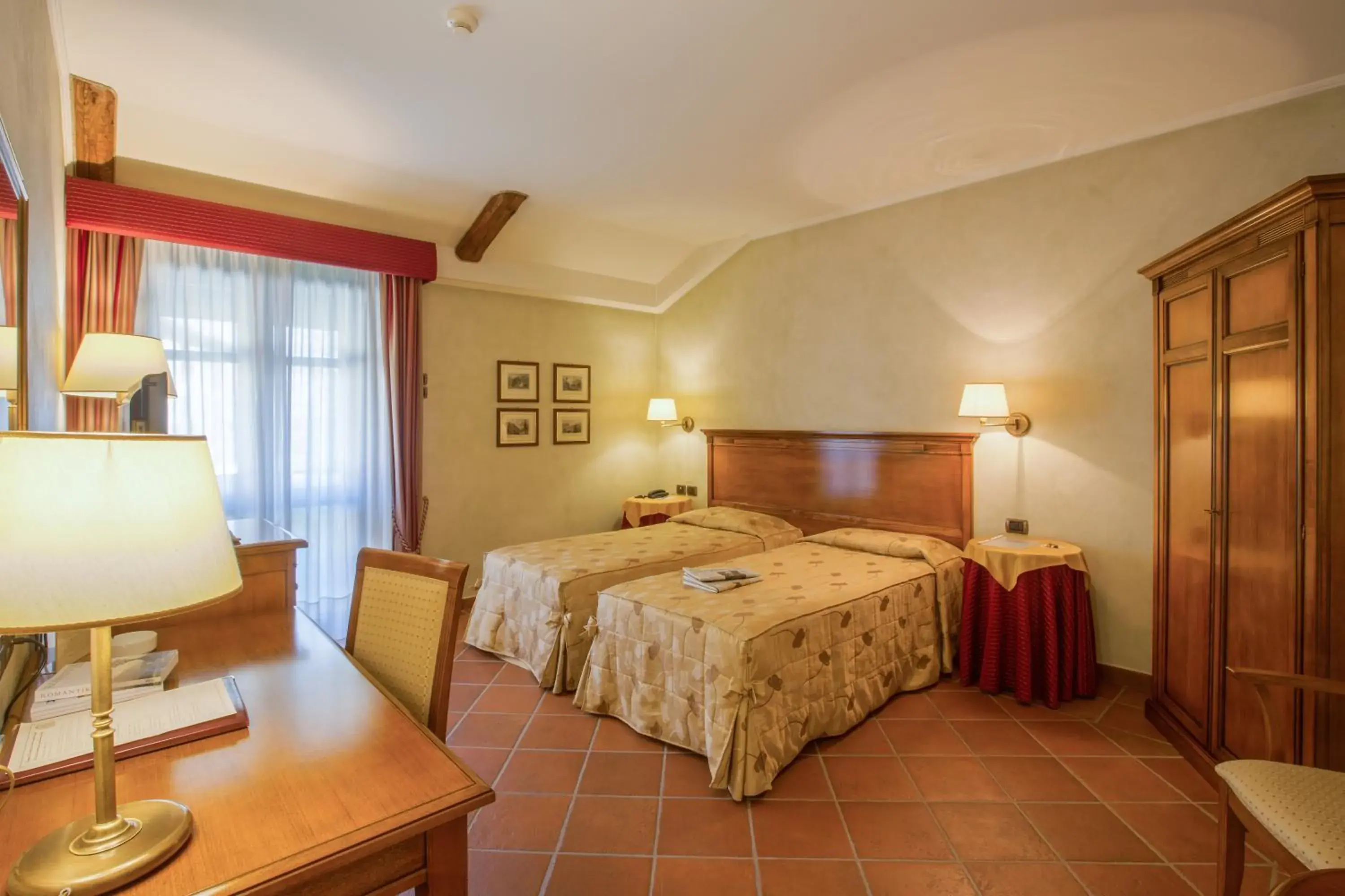 Classic Twin Room in Romantic Hotel Furno