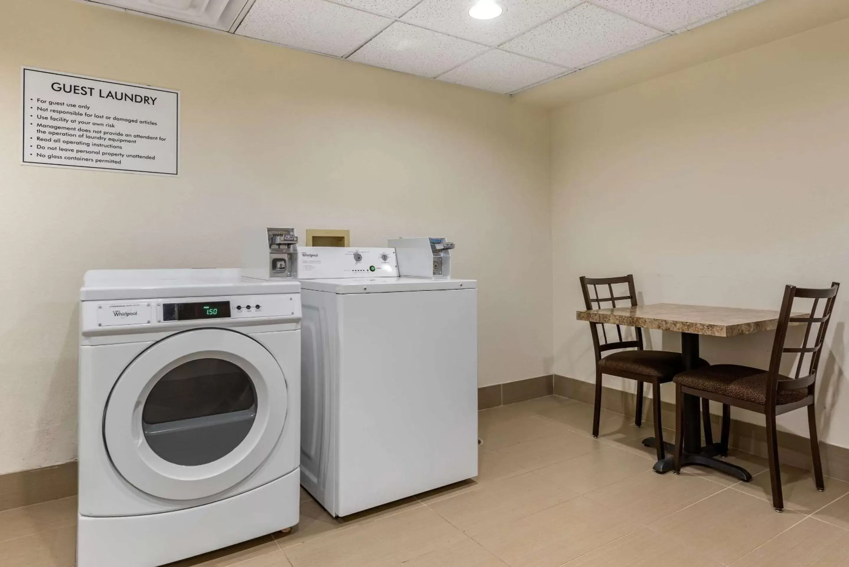 On site, Kitchen/Kitchenette in Comfort Inn & Suites