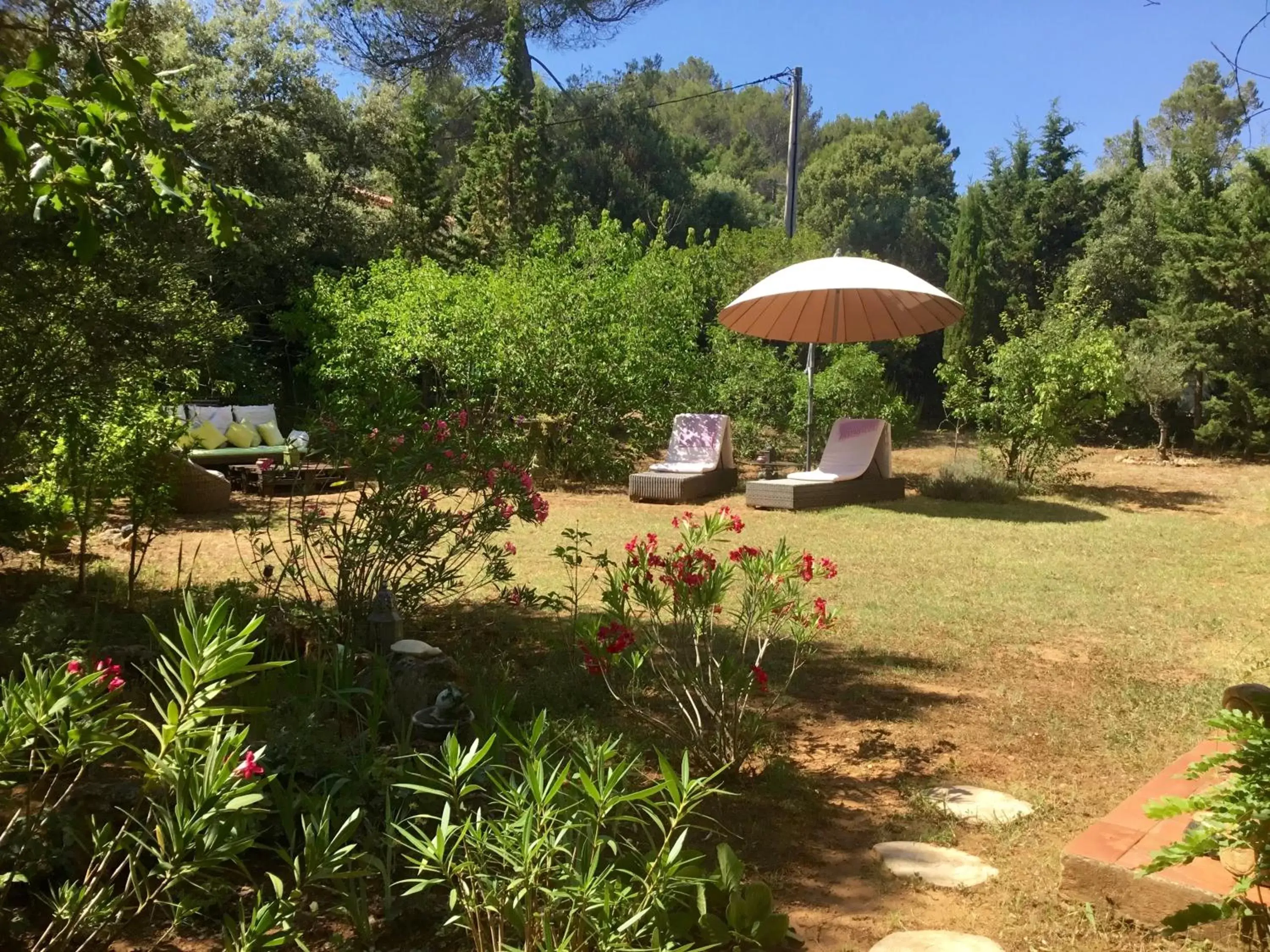 Garden view, Patio/Outdoor Area in Longo Maï