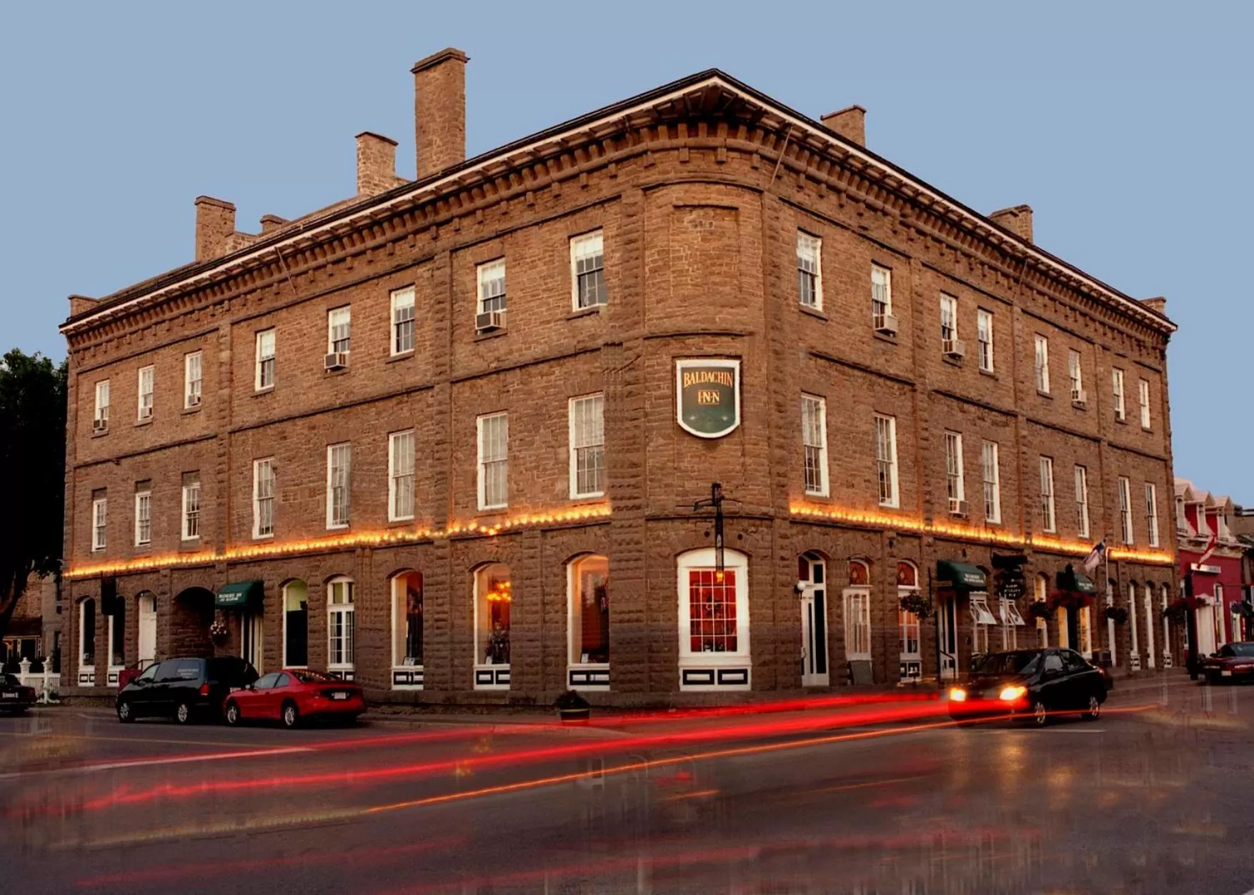 Sunset, Property Building in Baldachin Inn