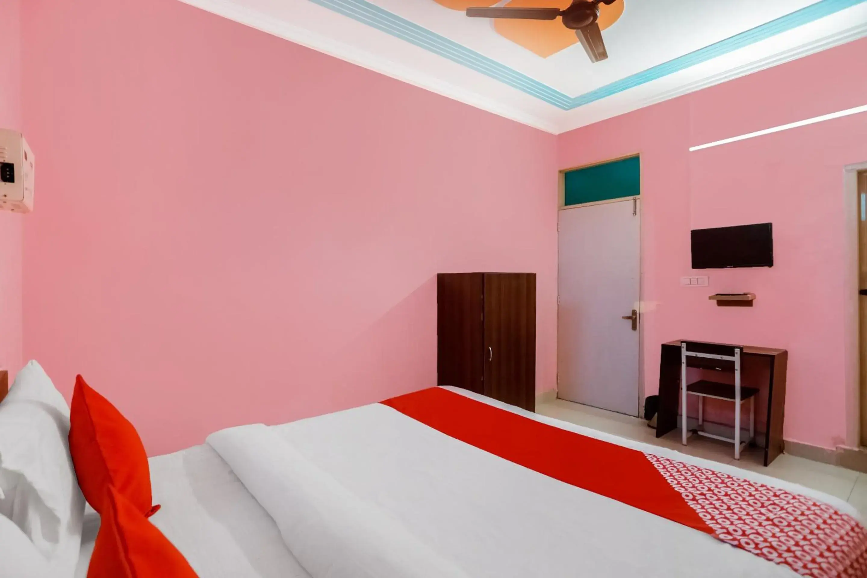 Bedroom, Bed in OYO 75131 Bandral Residency