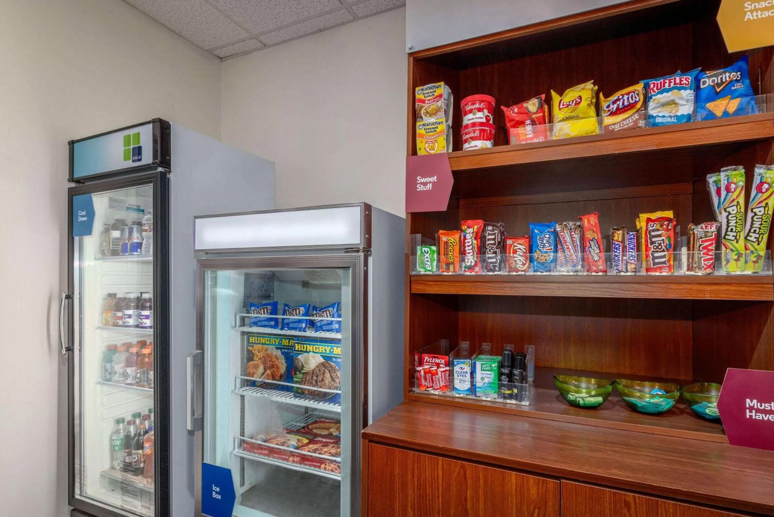 Food and drinks in Baymont by Wyndham Pratt