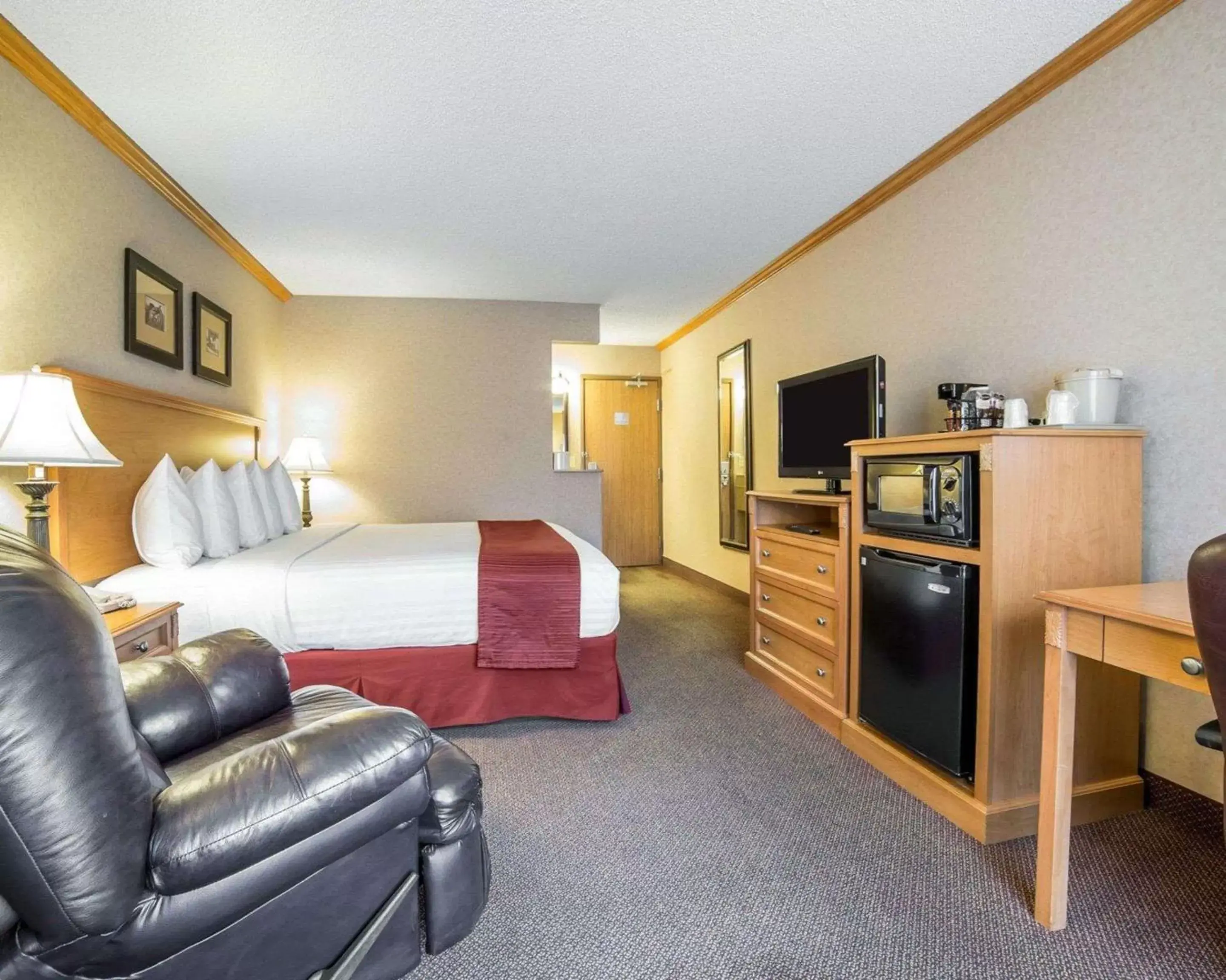 Photo of the whole room, TV/Entertainment Center in Quality Inn & Suites Casper near Event Center