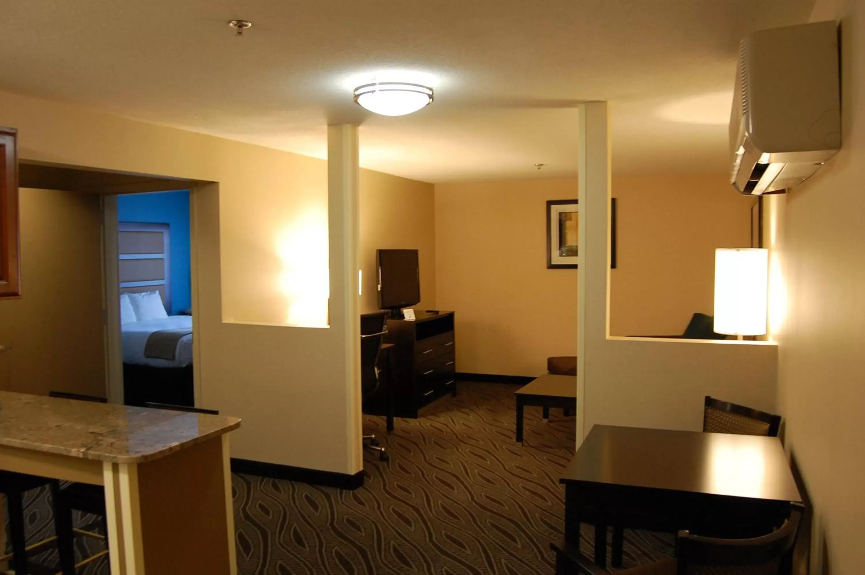 Photo of the whole room, TV/Entertainment Center in Holiday Inn Express - Ludlow - Chicopee Area, an IHG Hotel