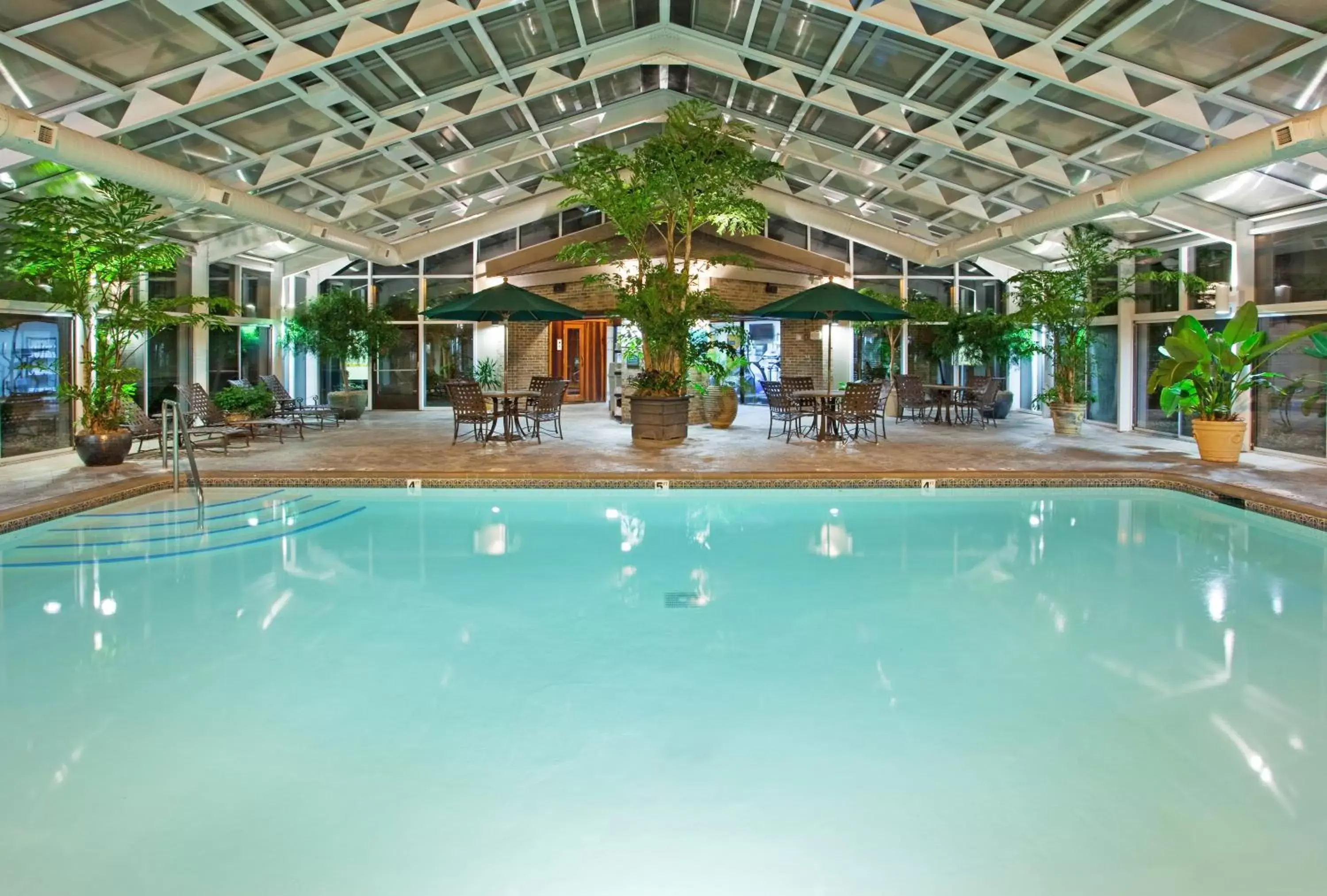 Swimming Pool in Best Western Okemos/East Lansing Hotel & Suites