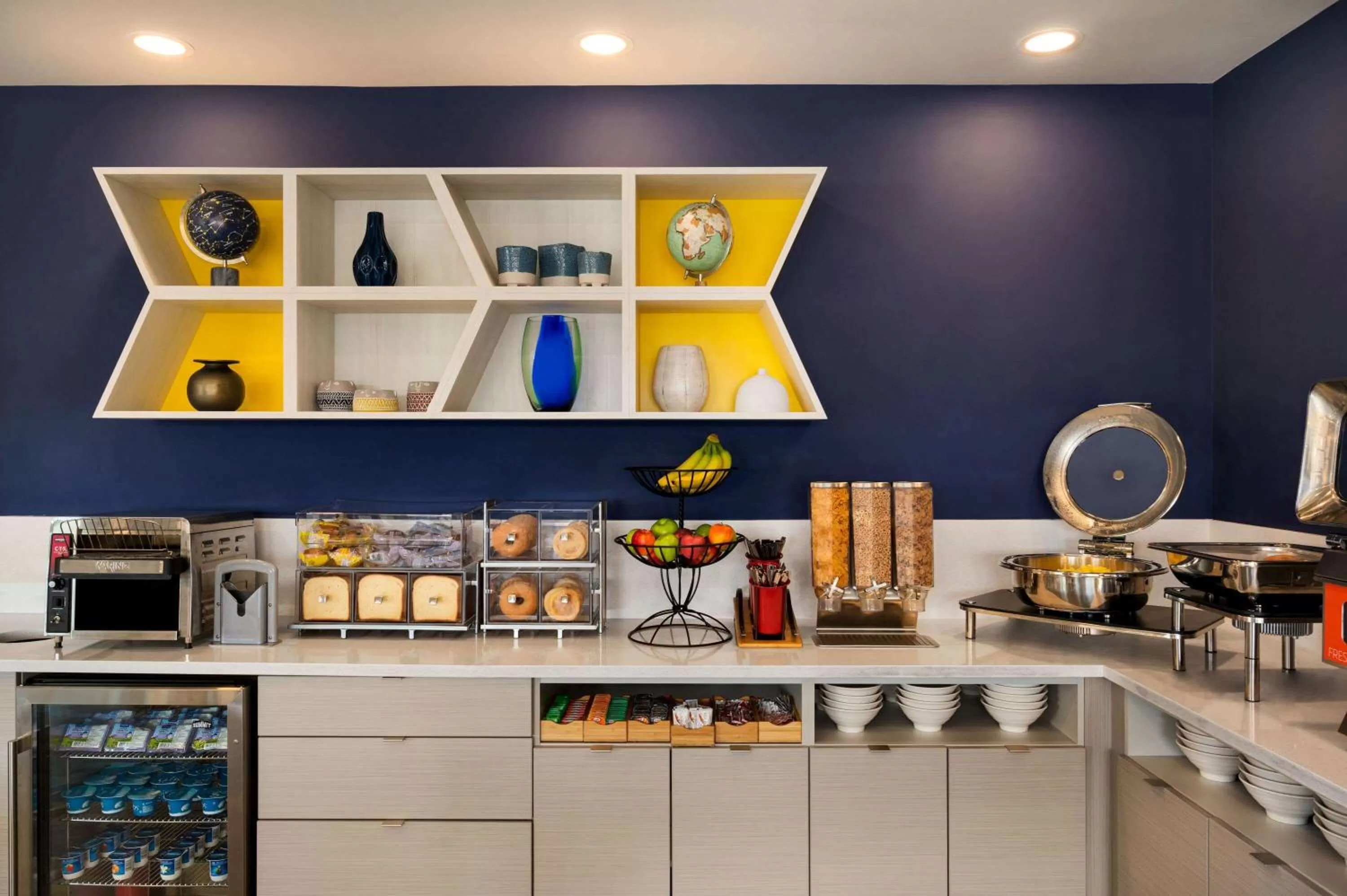 Restaurant/places to eat in Microtel Inn & Suites by Wyndham Aurora