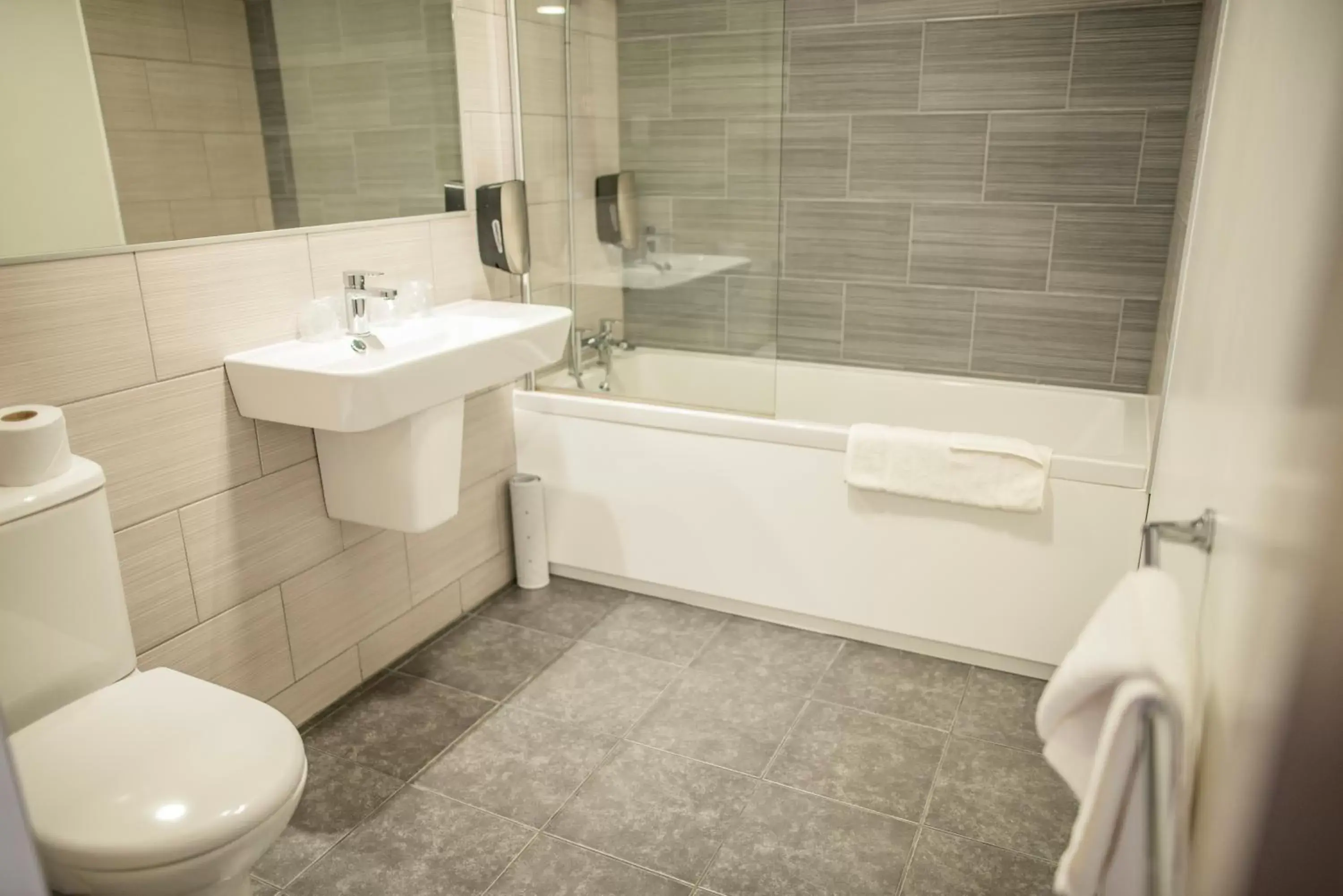 Bathroom in Milton Manchester Hotel