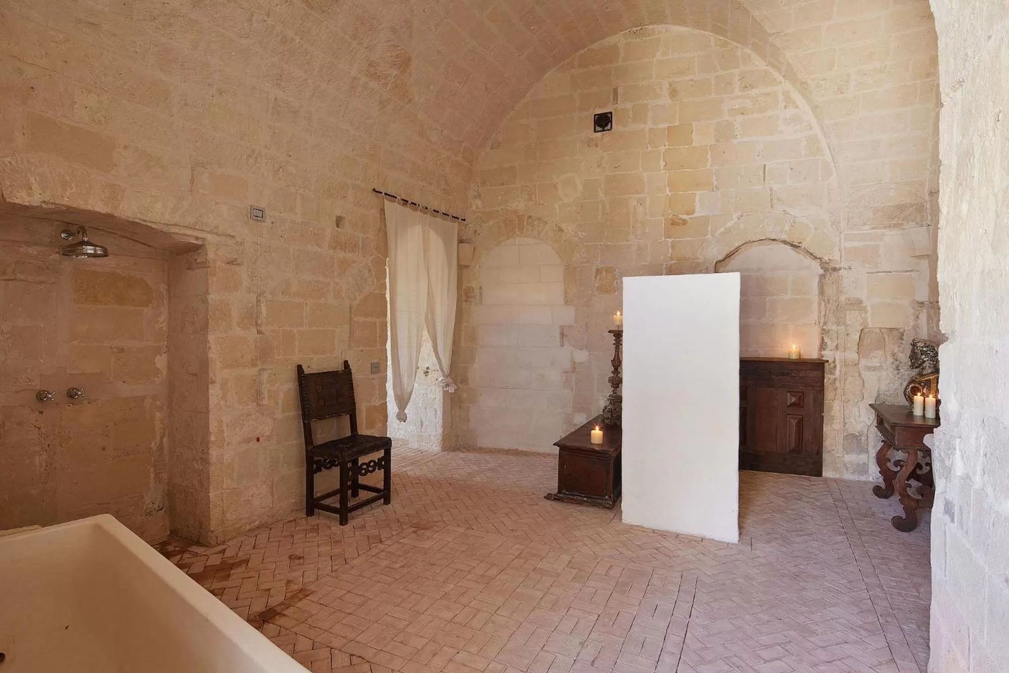 Bath in Sextantio Le Grotte Della Civita