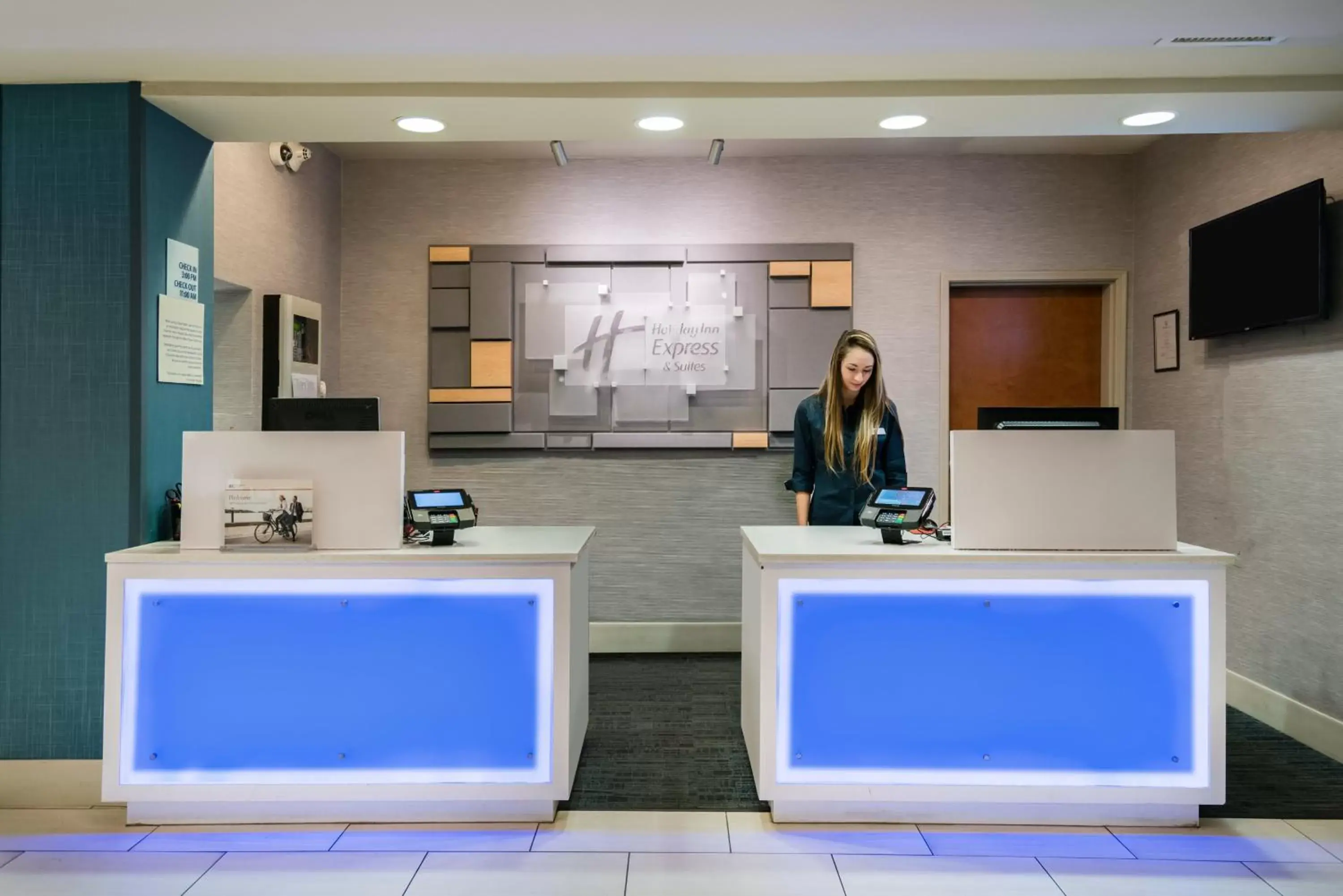 Lobby or reception in Holiday Inn Express & Suites Rocky Mount Smith Mountain Lake, an IHG Hotel