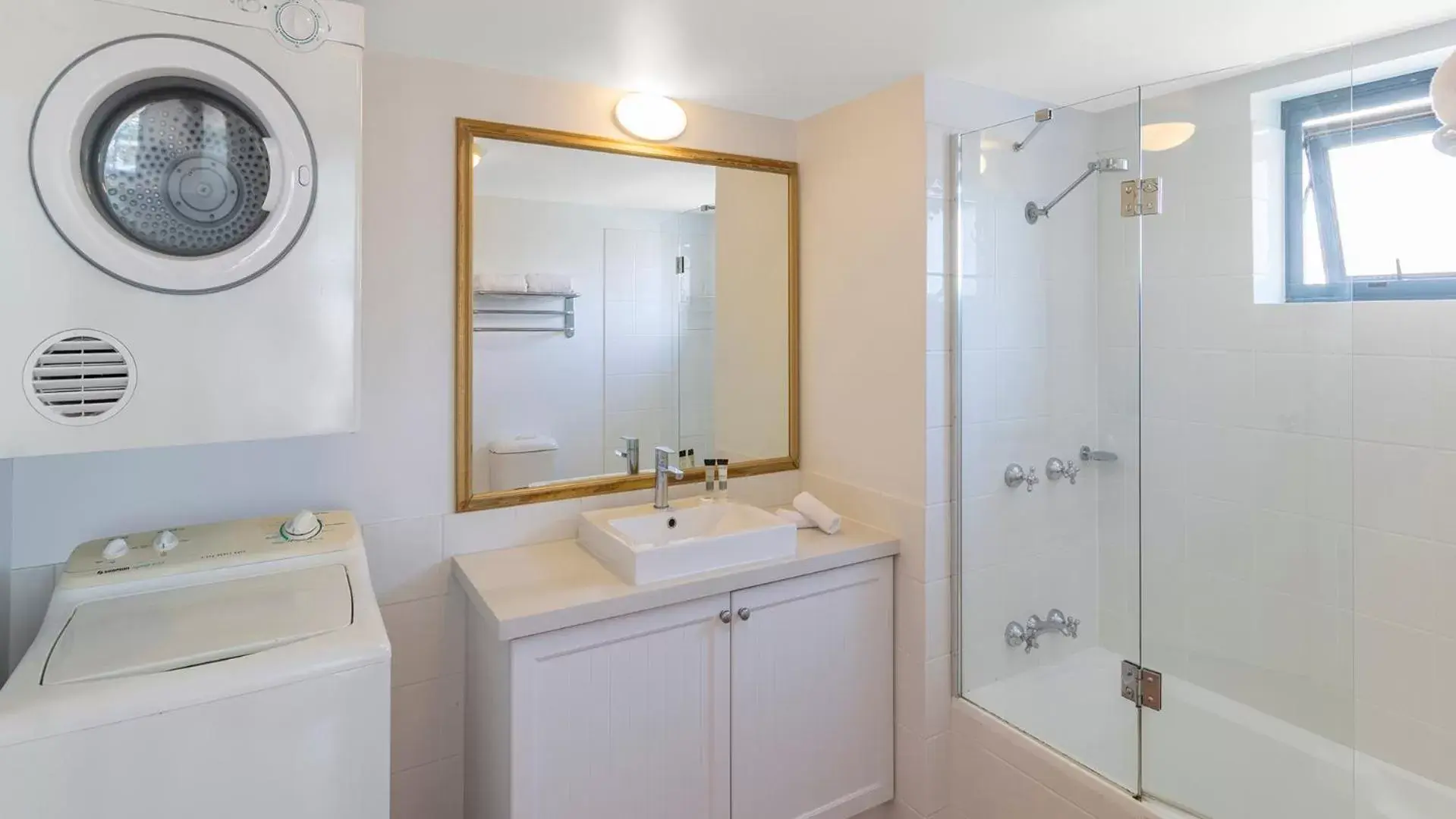 Bathroom in Oaks Gold Coast Calypso Plaza Suites