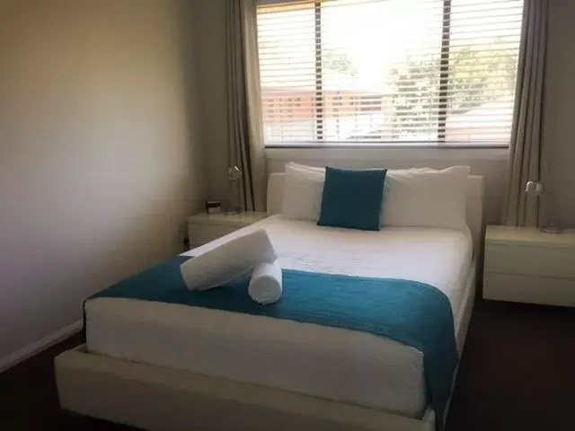 Bedroom, Bed in Macquarie Barracks Motor Inn