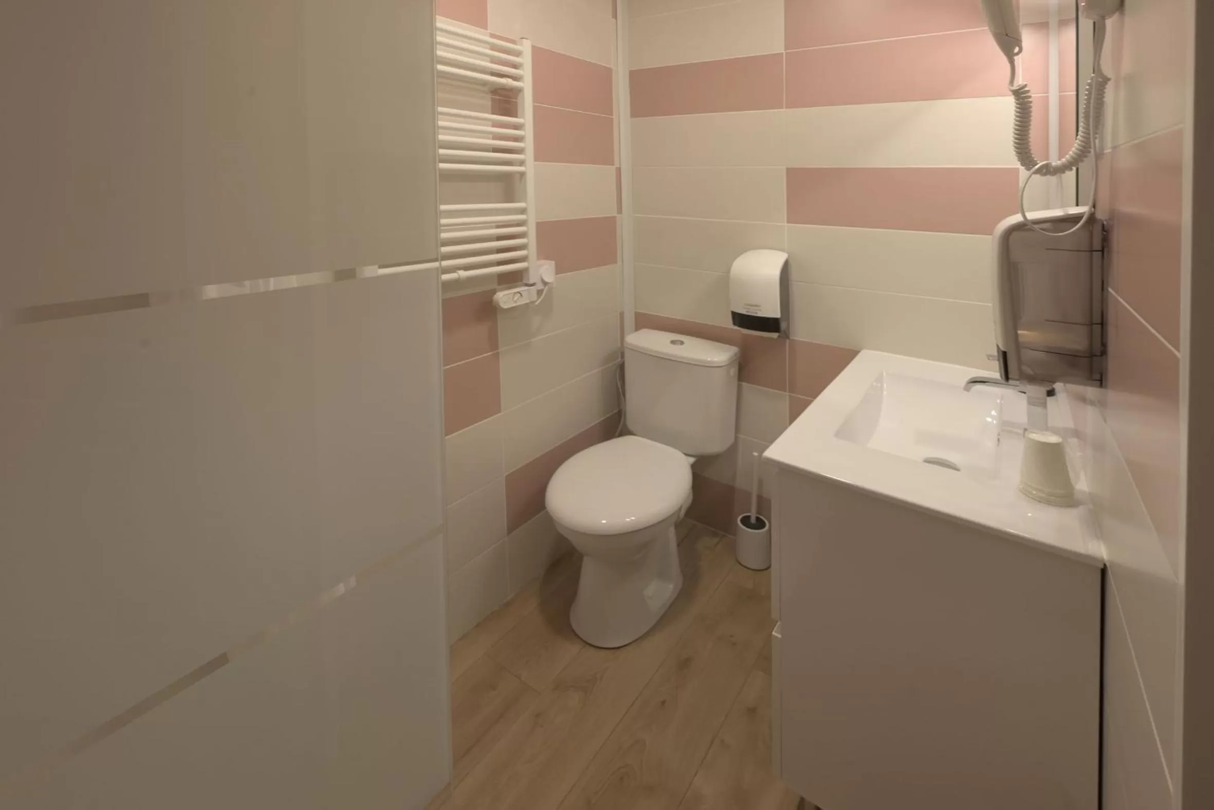 Toilet in Hotel De La Croisée