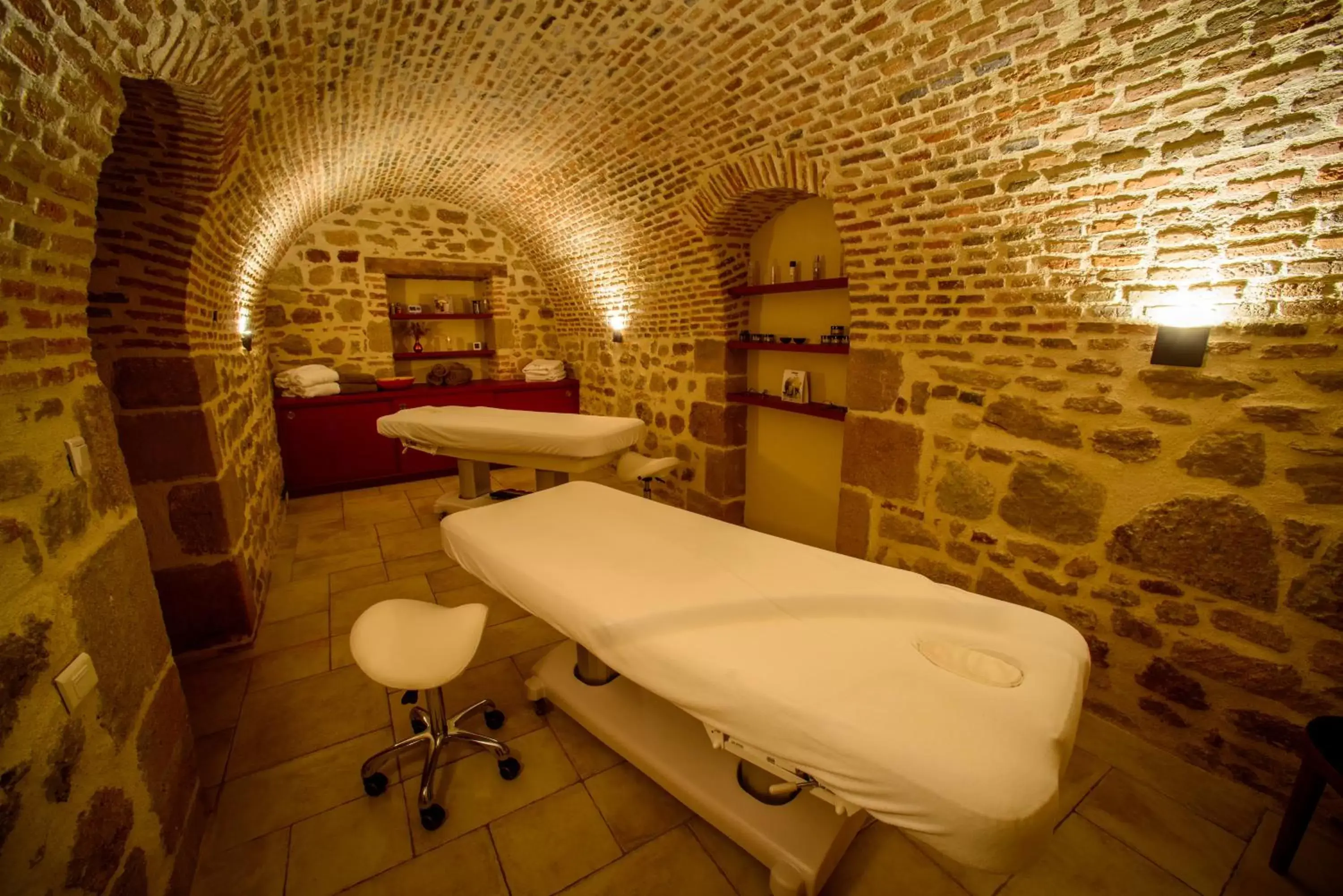 Massage, Bathroom in Château Origny