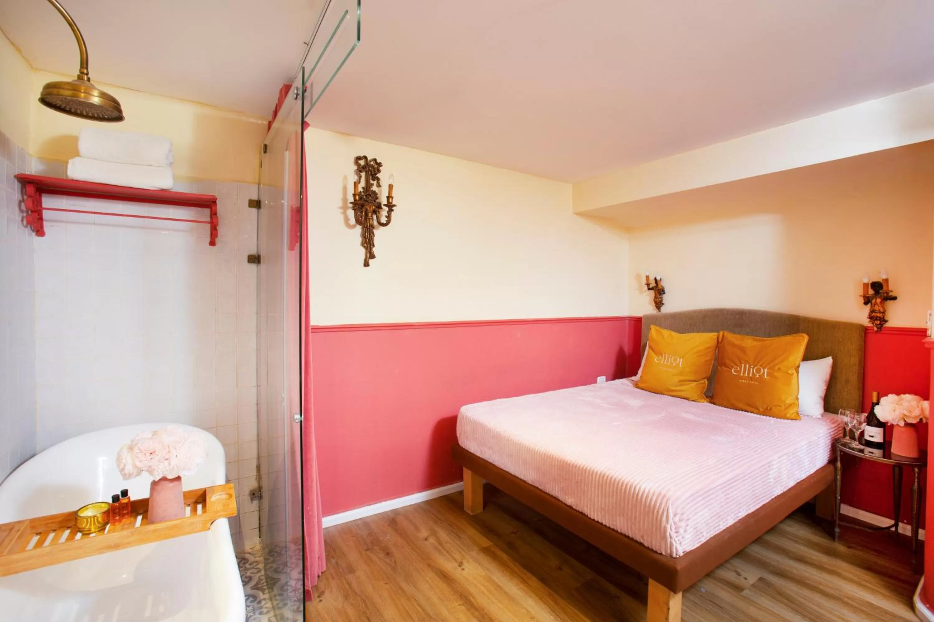 Shower in The Elliot - Adults only