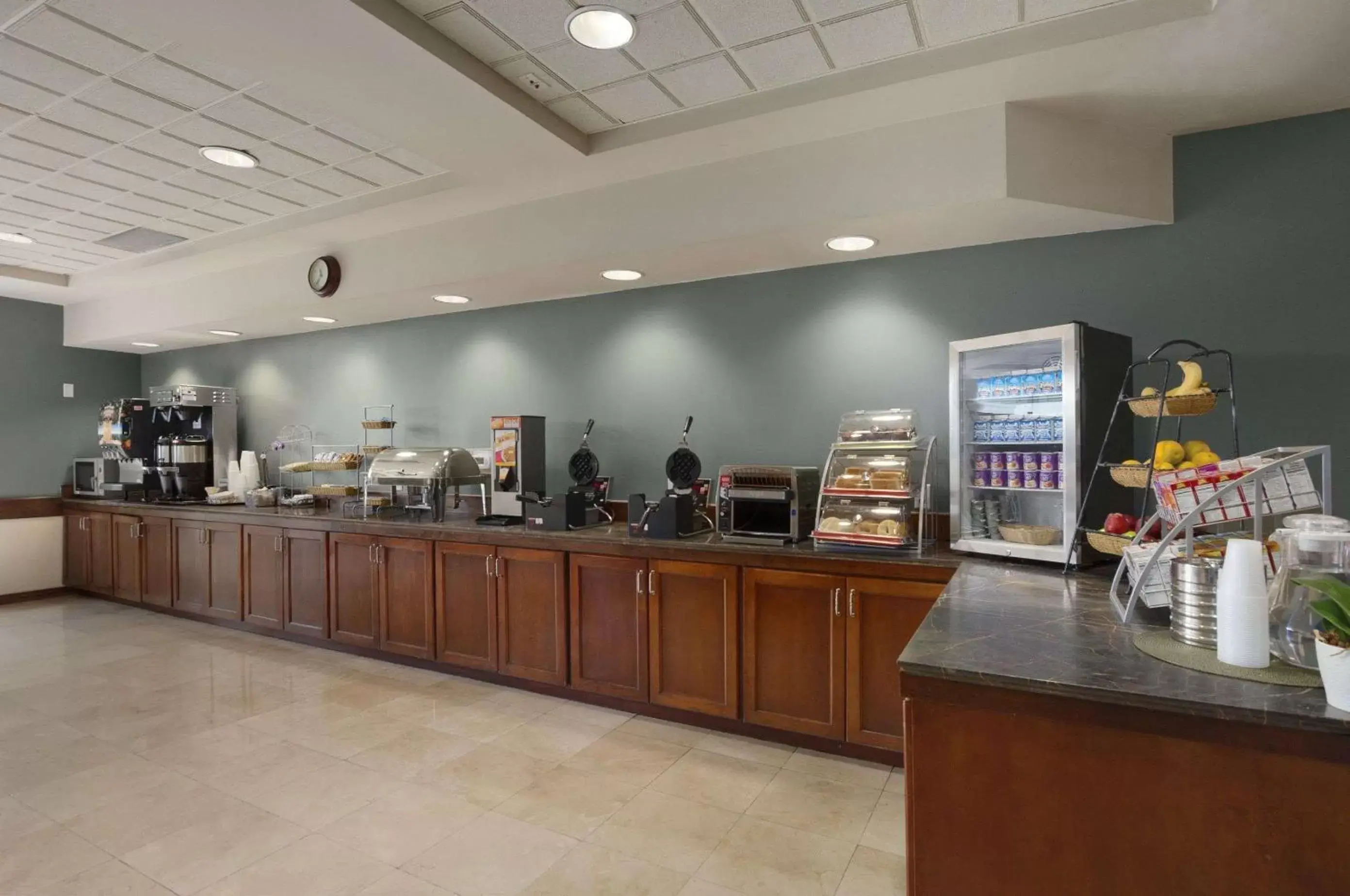 Restaurant/Places to Eat in Wingate by Wyndham and Williamson Conference Center