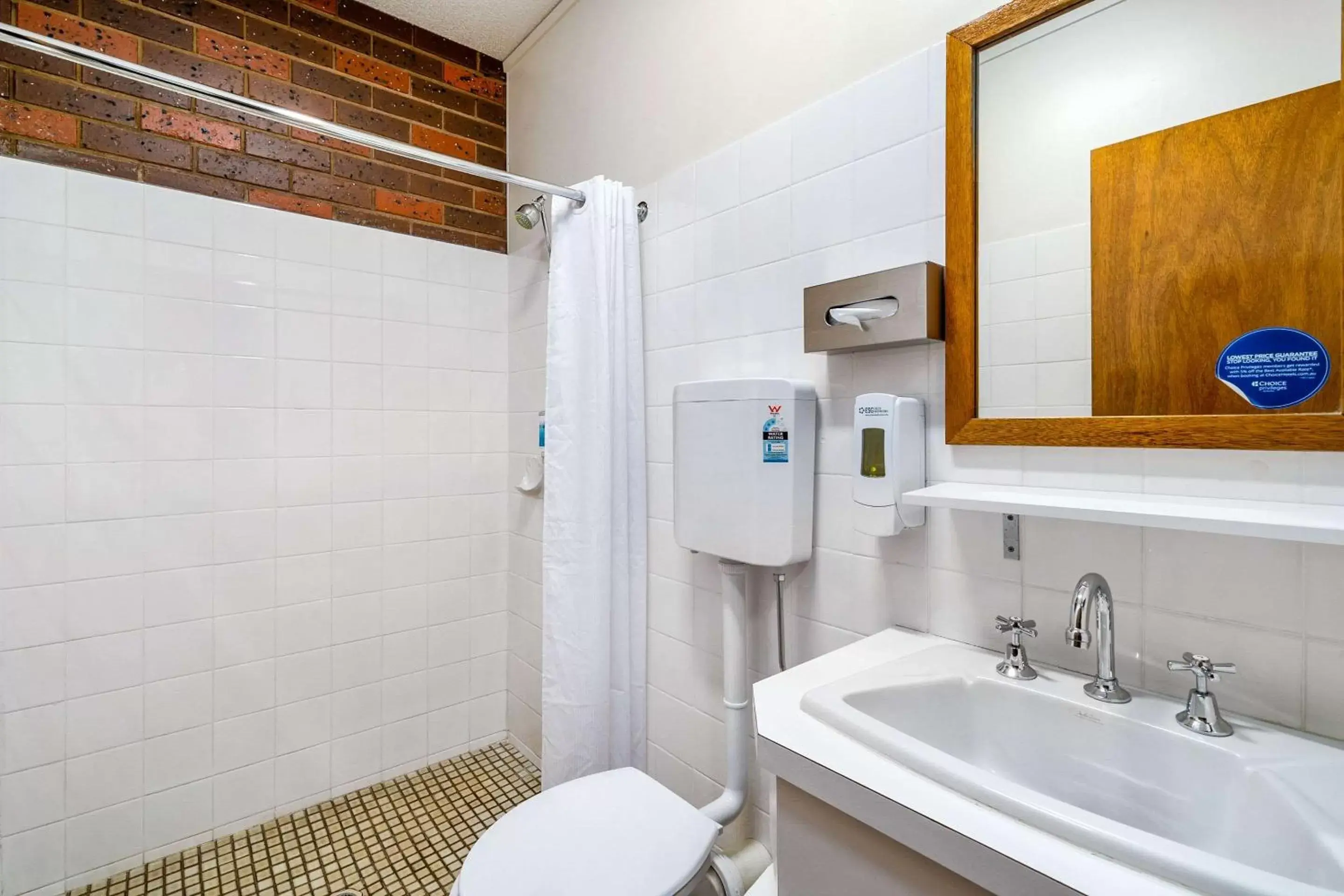 Bathroom in Comfort Inn Benalla