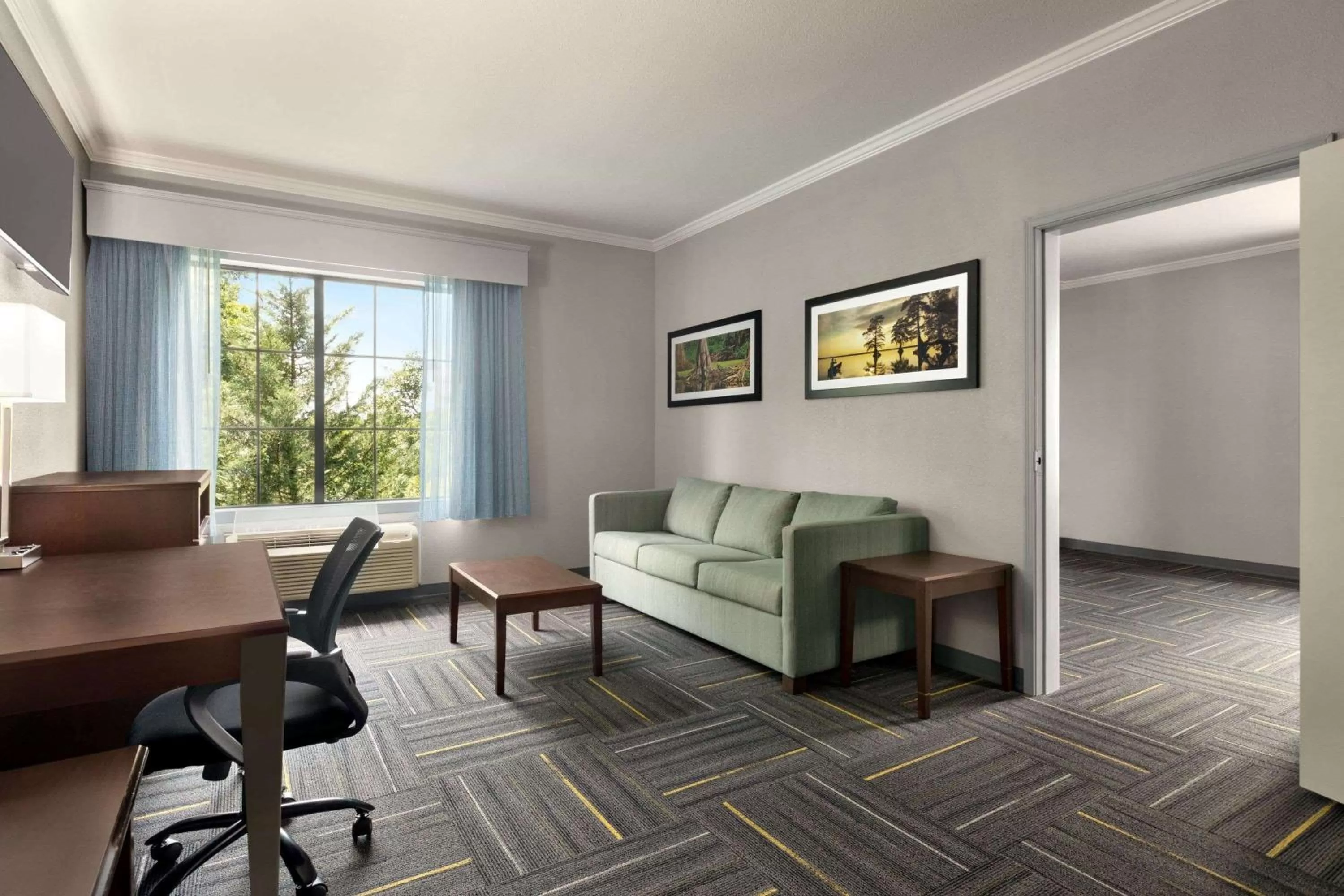 Photo of the whole room in La Quinta by Wyndham Dublin