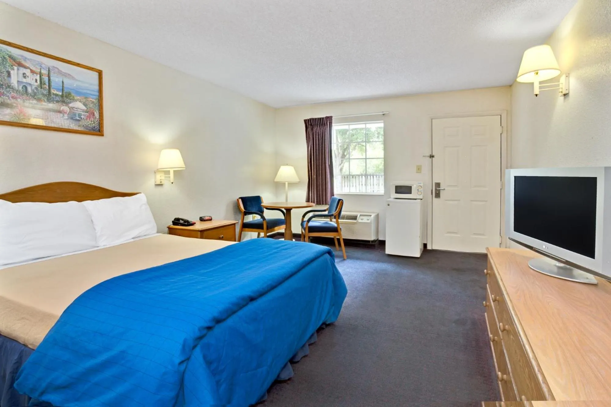 Bed in Travelodge Suites by Wyndham MacClenny I-10