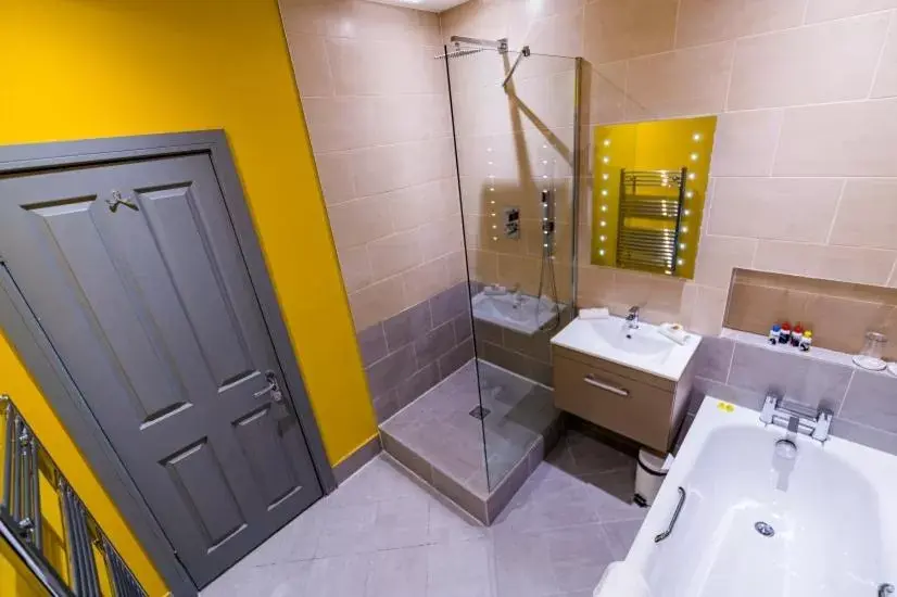 Bathroom in Stonecross Manor Hotel