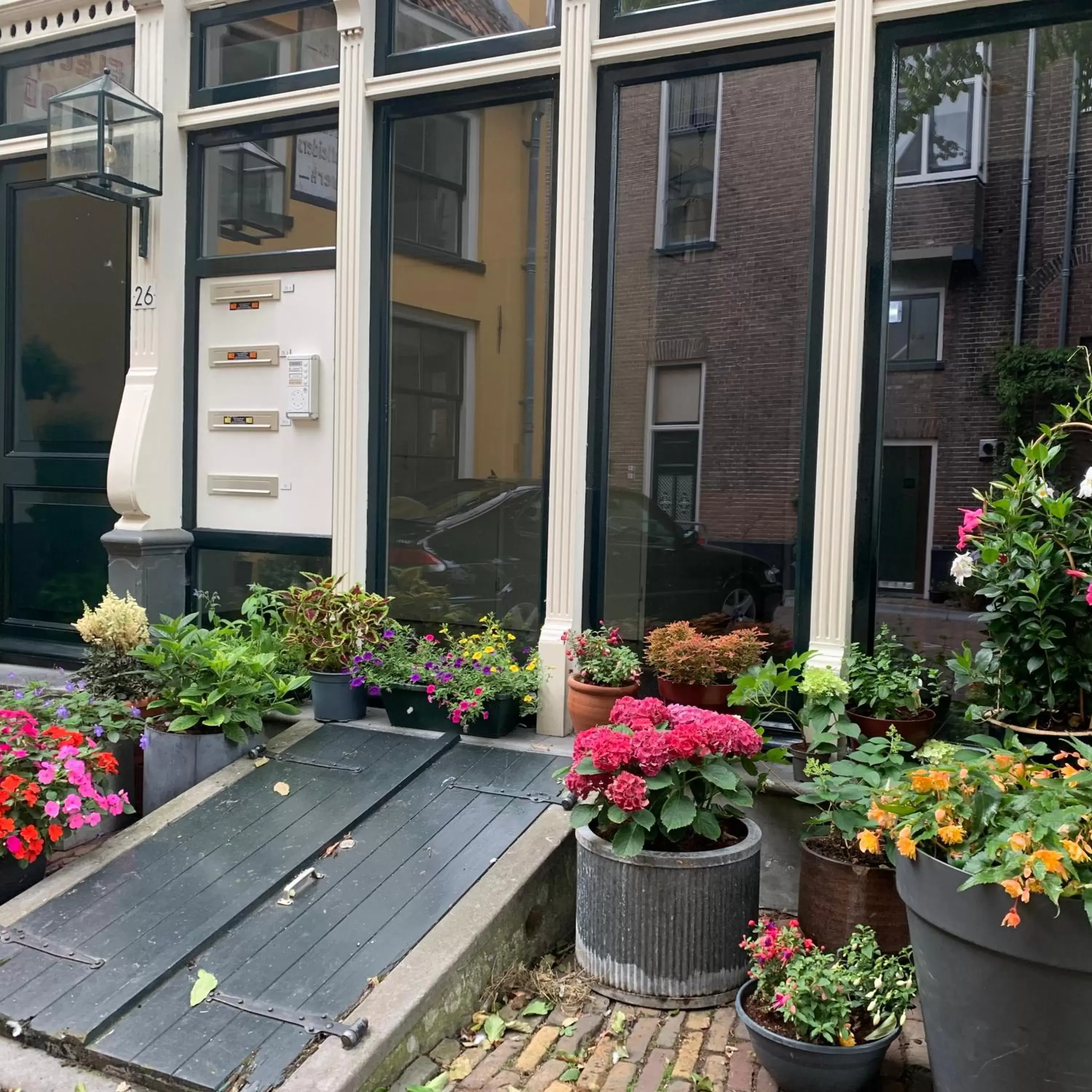 Facade/entrance in Hotel de Vischpoorte, hartje Deventer en aan de IJssel