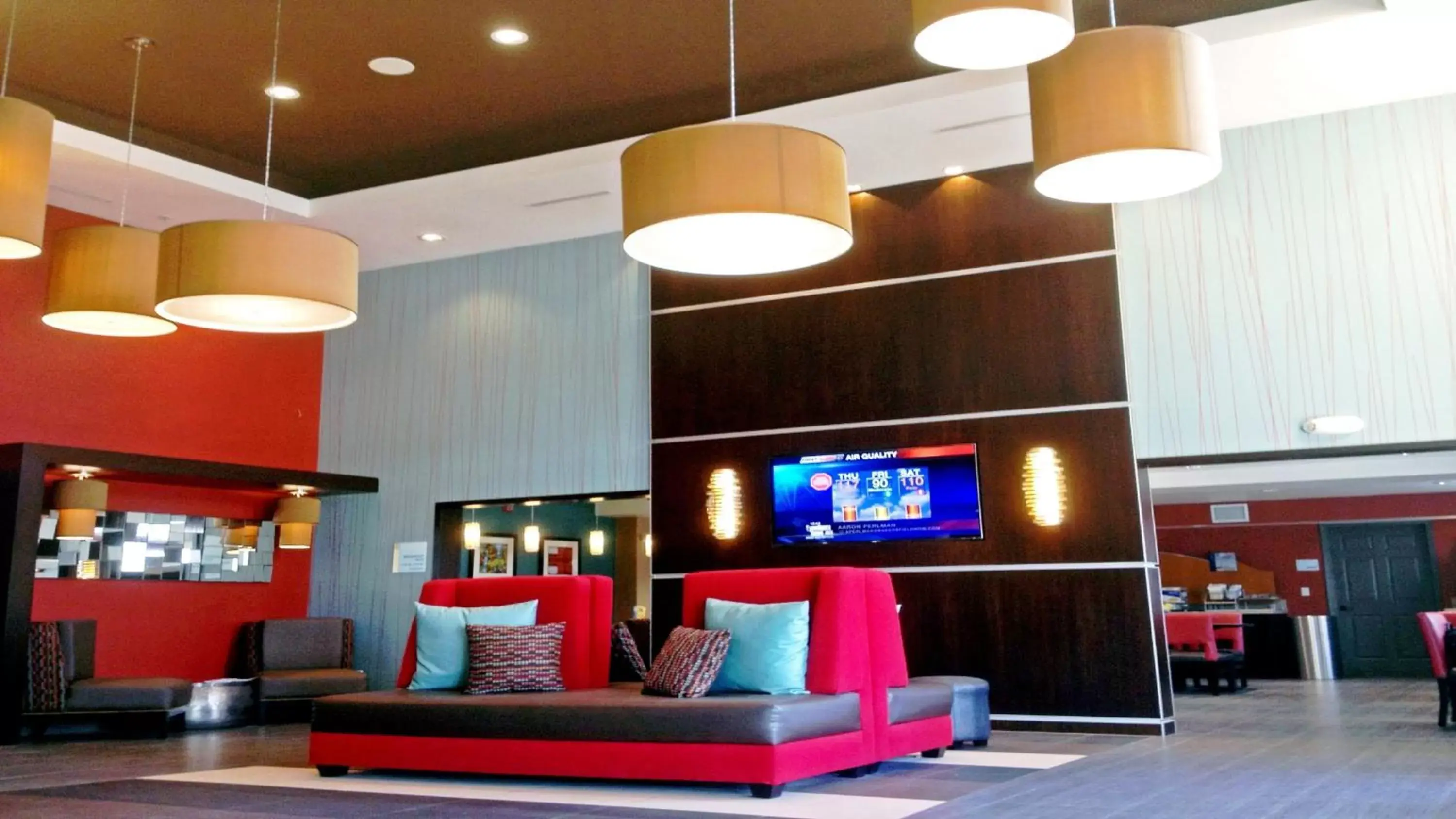 Property building, Lounge/Bar in Holiday Inn Express Bakersfield, an IHG Hotel