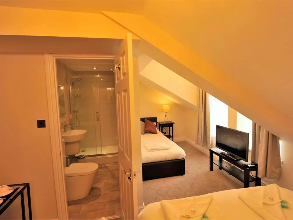 Bedroom, Bed in Gail's Guest House