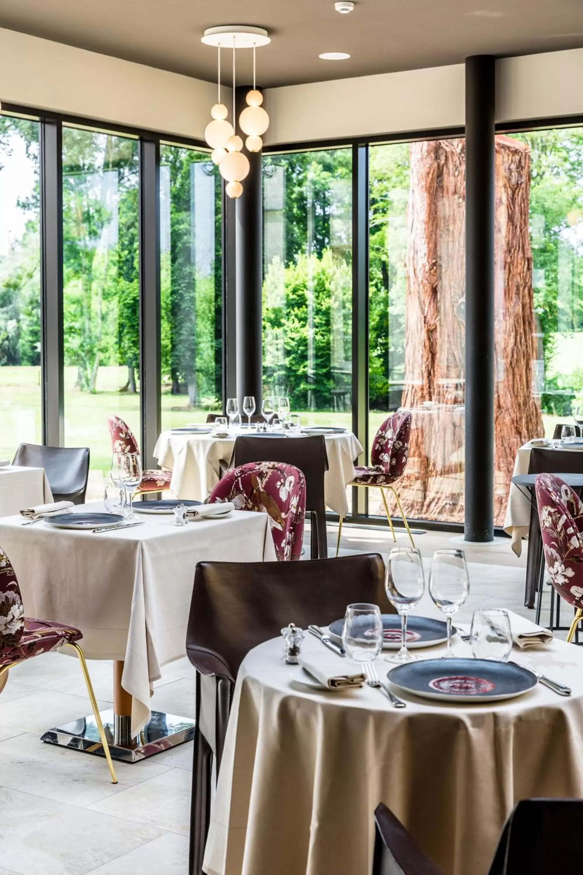 Restaurant/Places to Eat in Le Mans Country Club