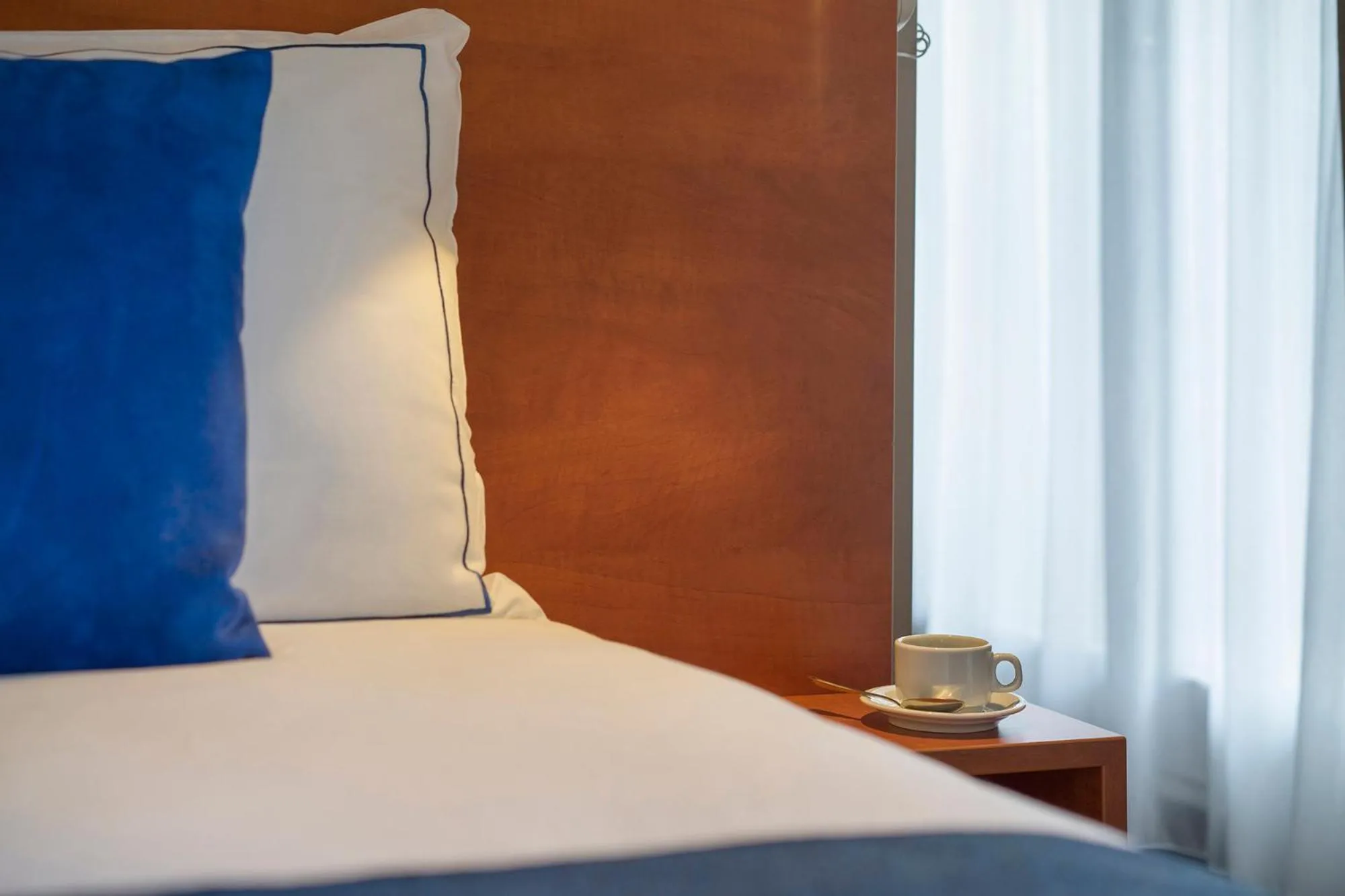 Bed in The Originals Boutique, Hôtel Admiral's, Les Sables-d'Olonne