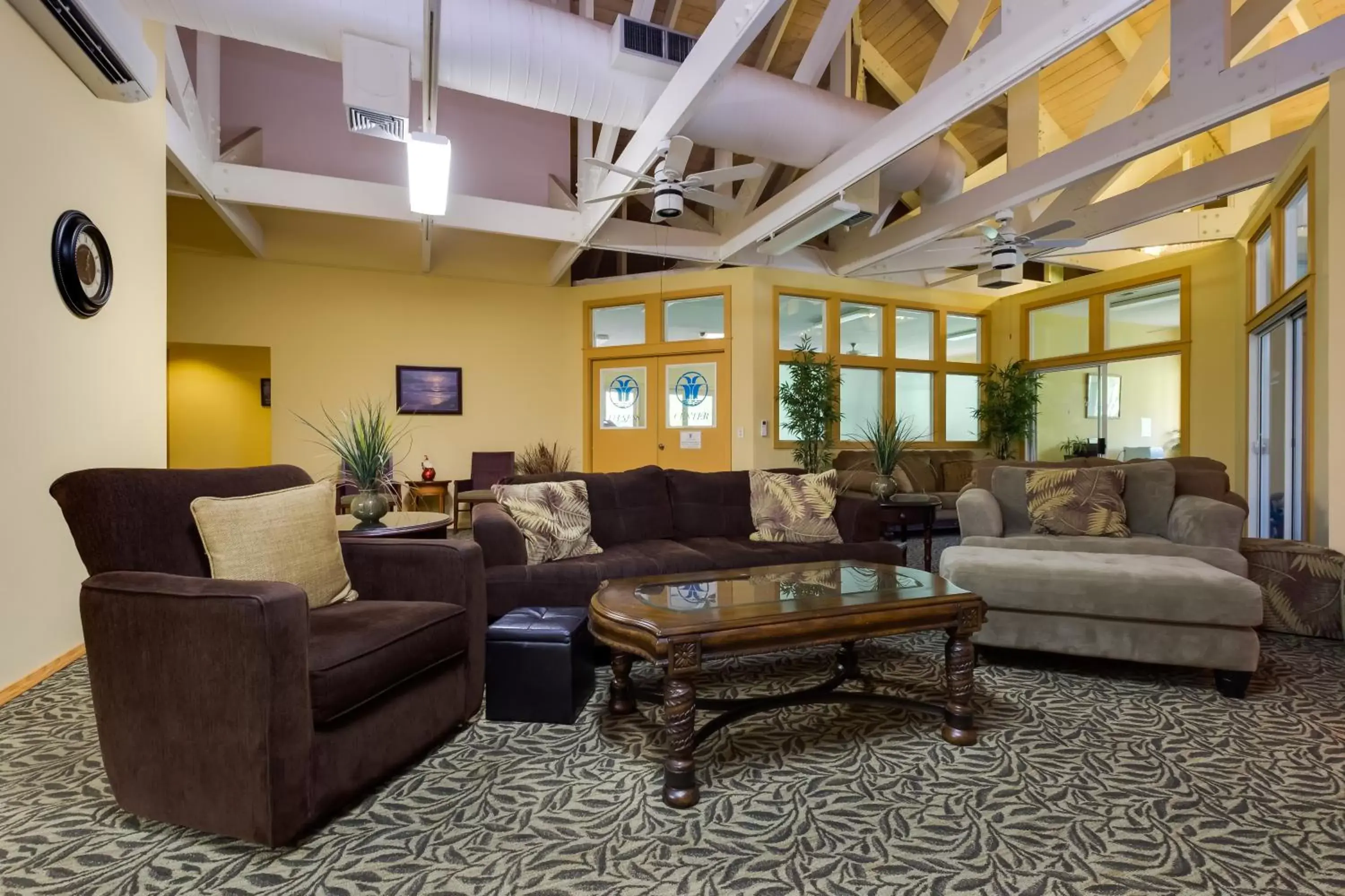 Communal lounge/ TV room, Seating Area in Kahana Falls Resort