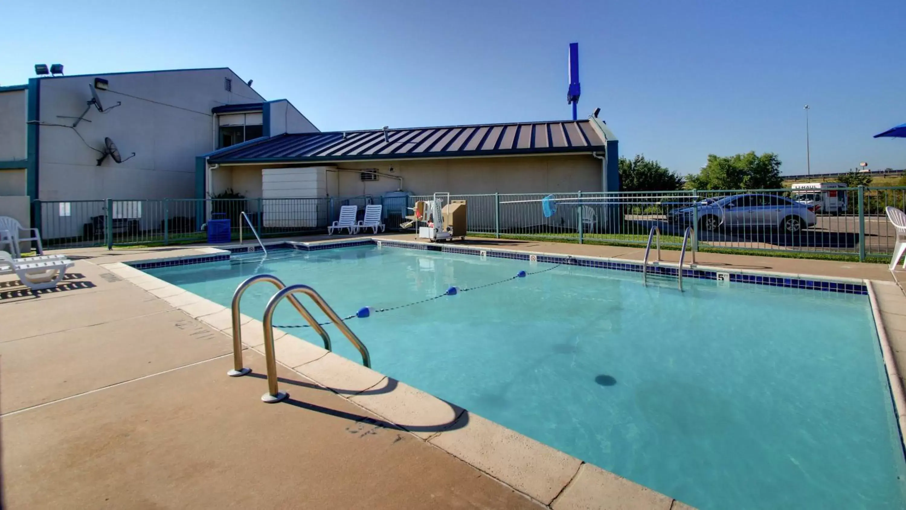 Swimming Pool in Baymont Inn & Suites Shawnee