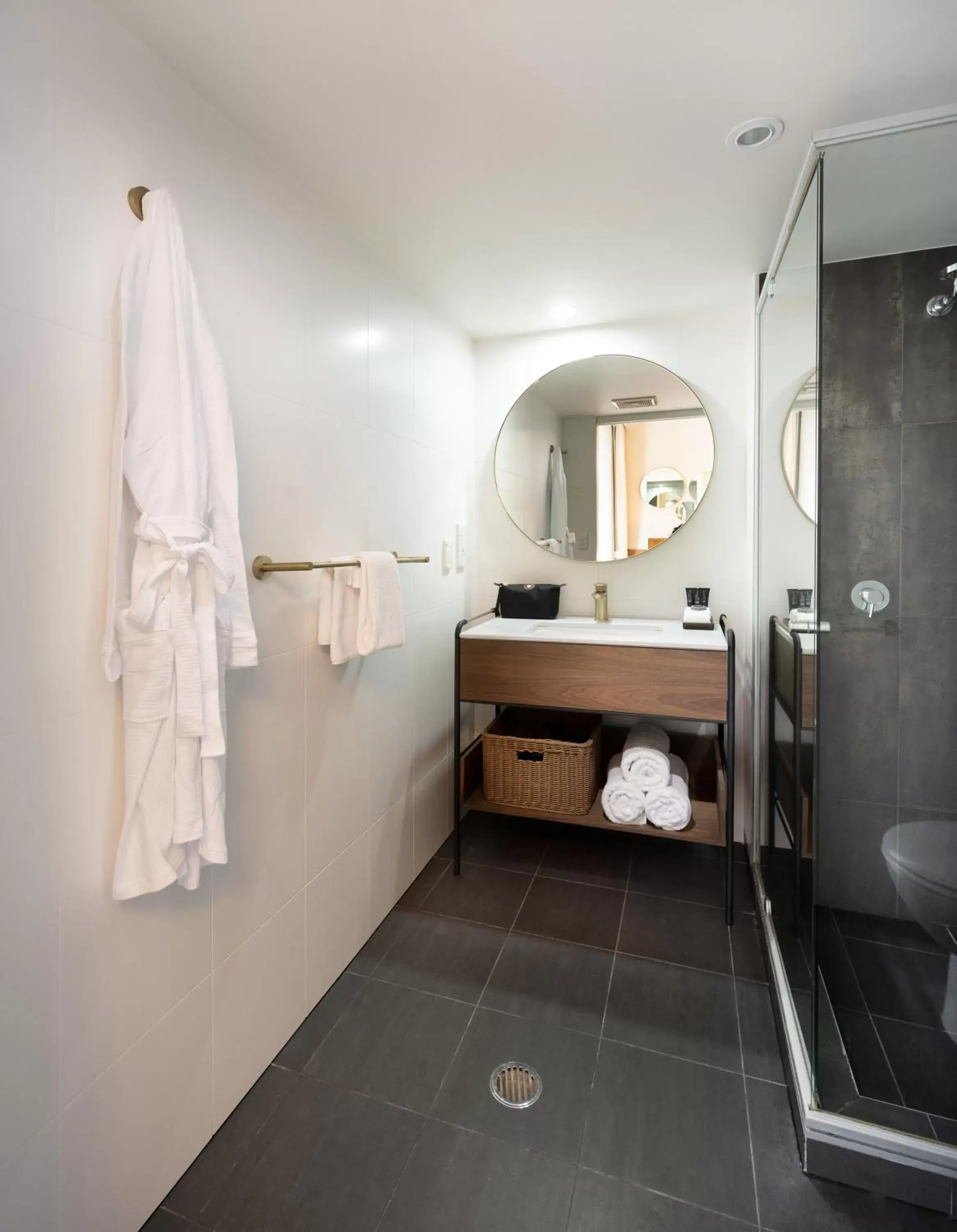 Bathroom in Mantra Terrace Hotel