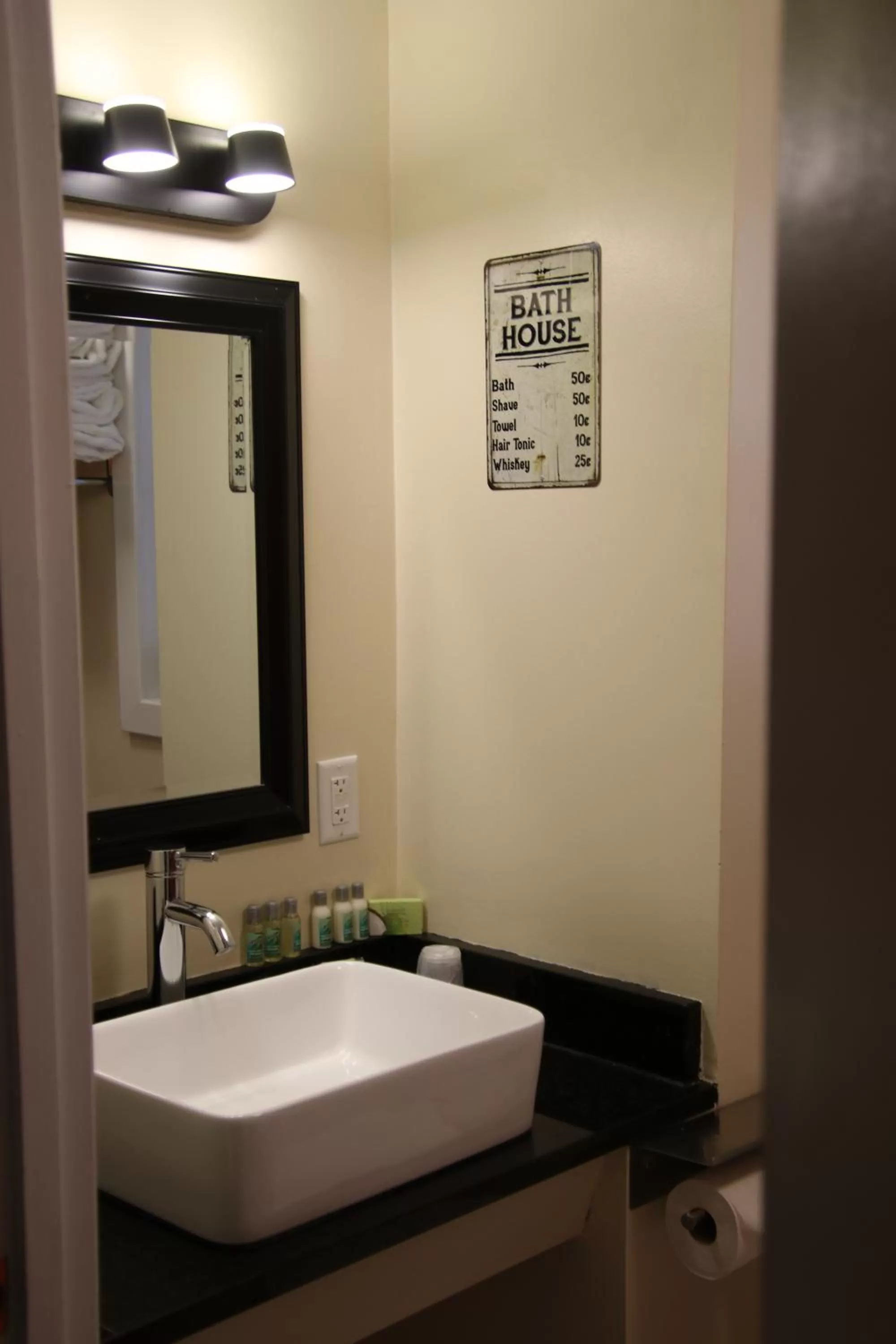 Bathroom in Townhouse Motel