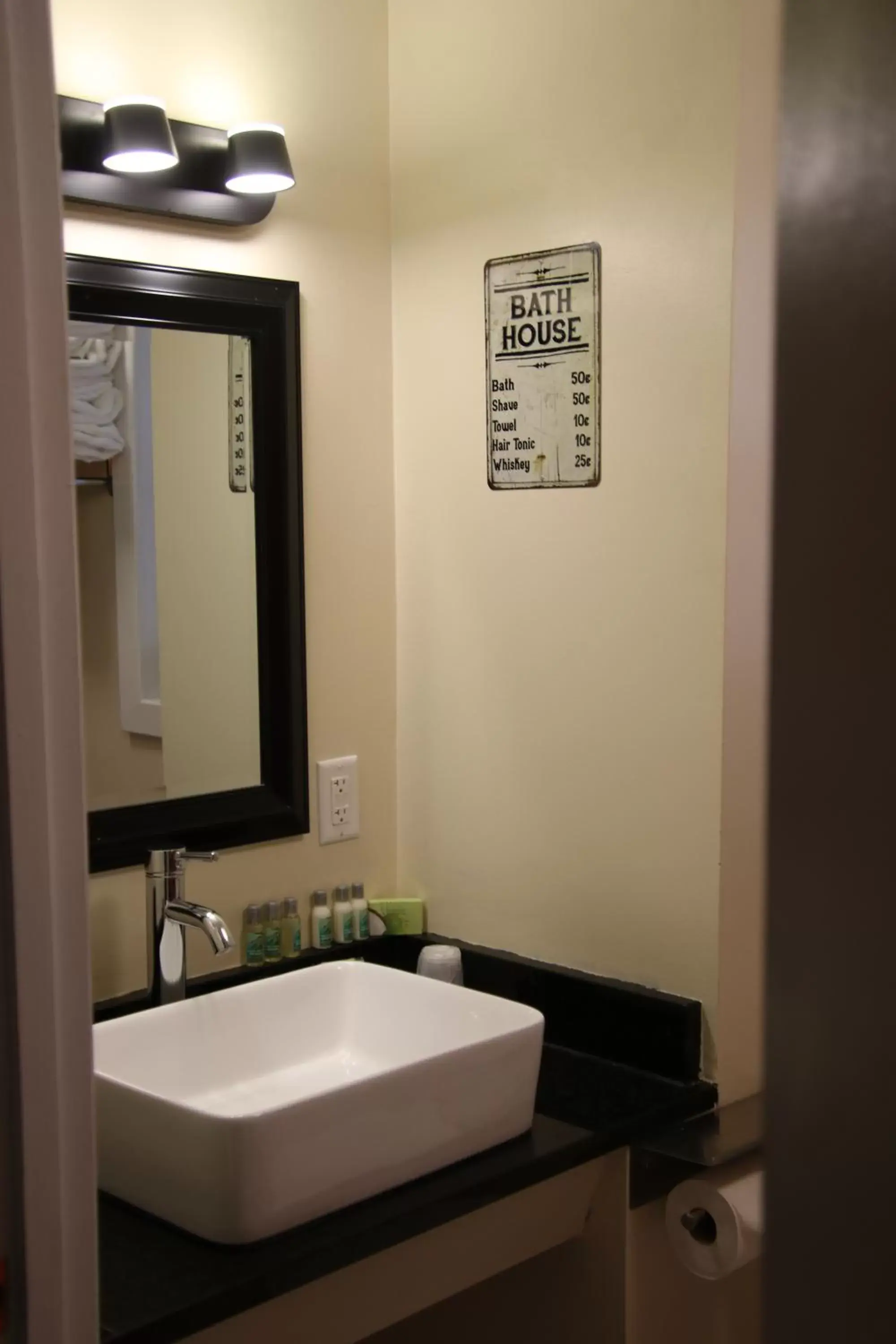 Bathroom in Townhouse Motel