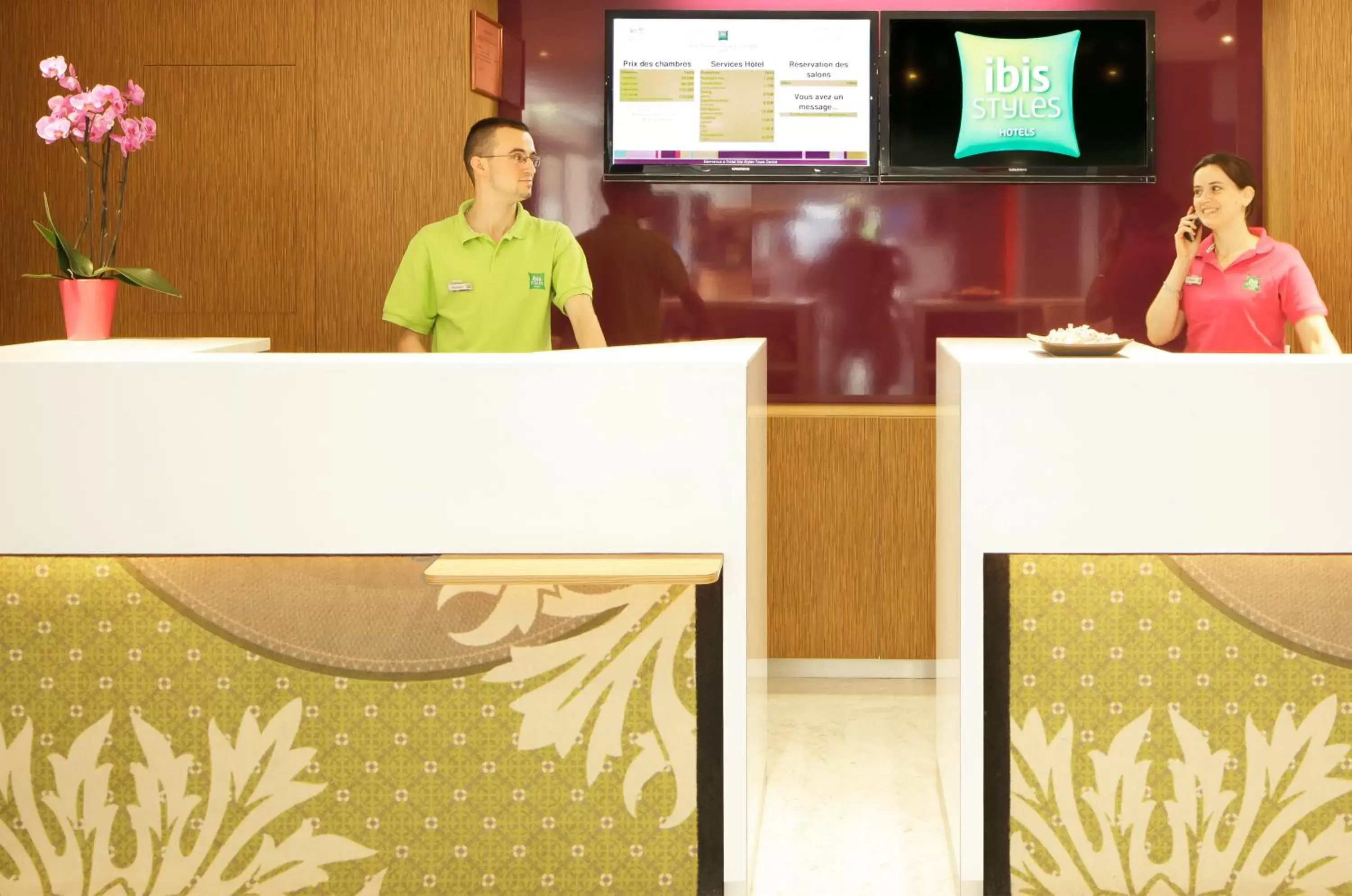 Staff, Lobby/Reception in ibis Styles Tours Centre