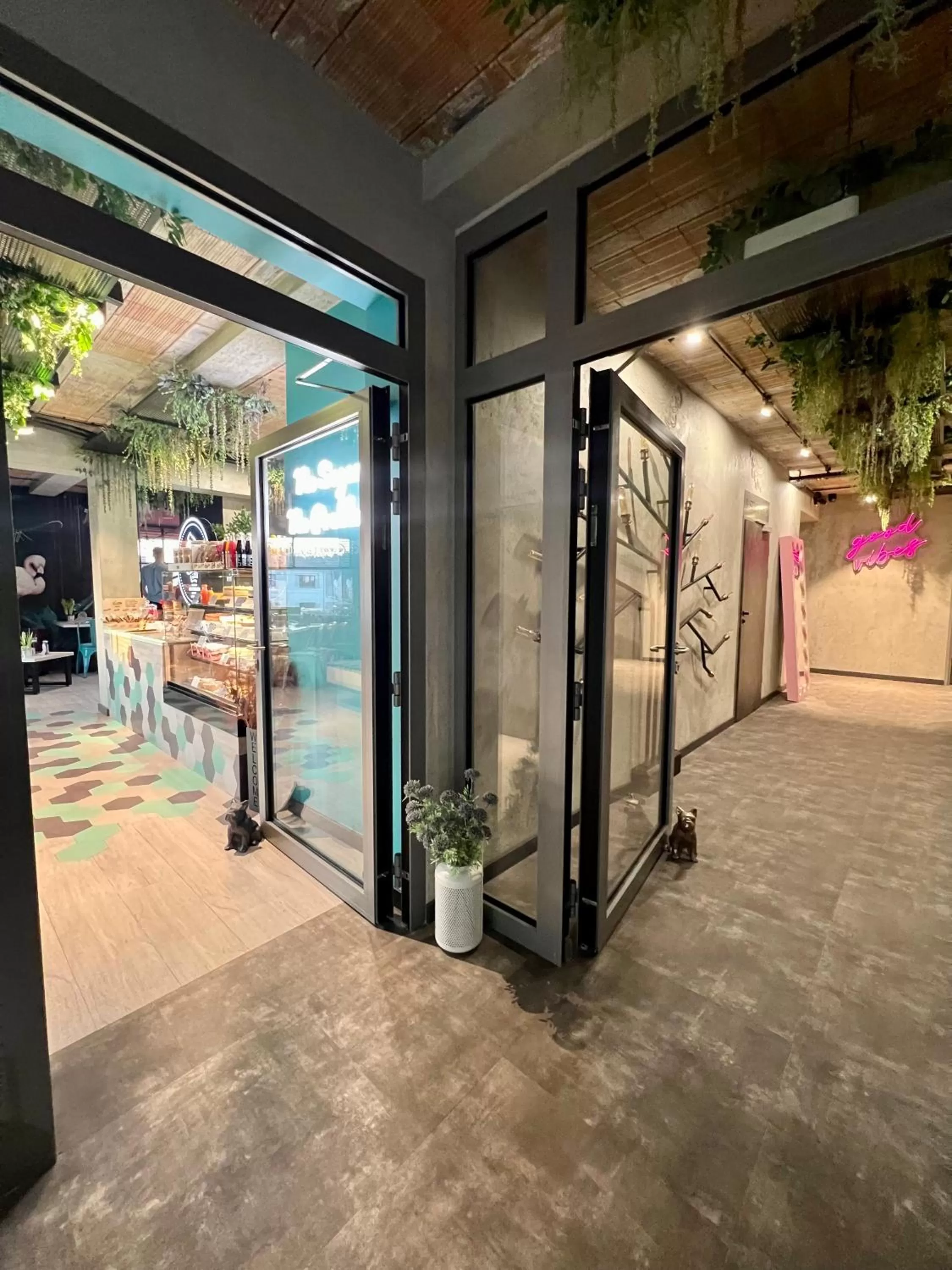 Restaurant/places to eat in Global Home - Aparthotel - No Contact Check In