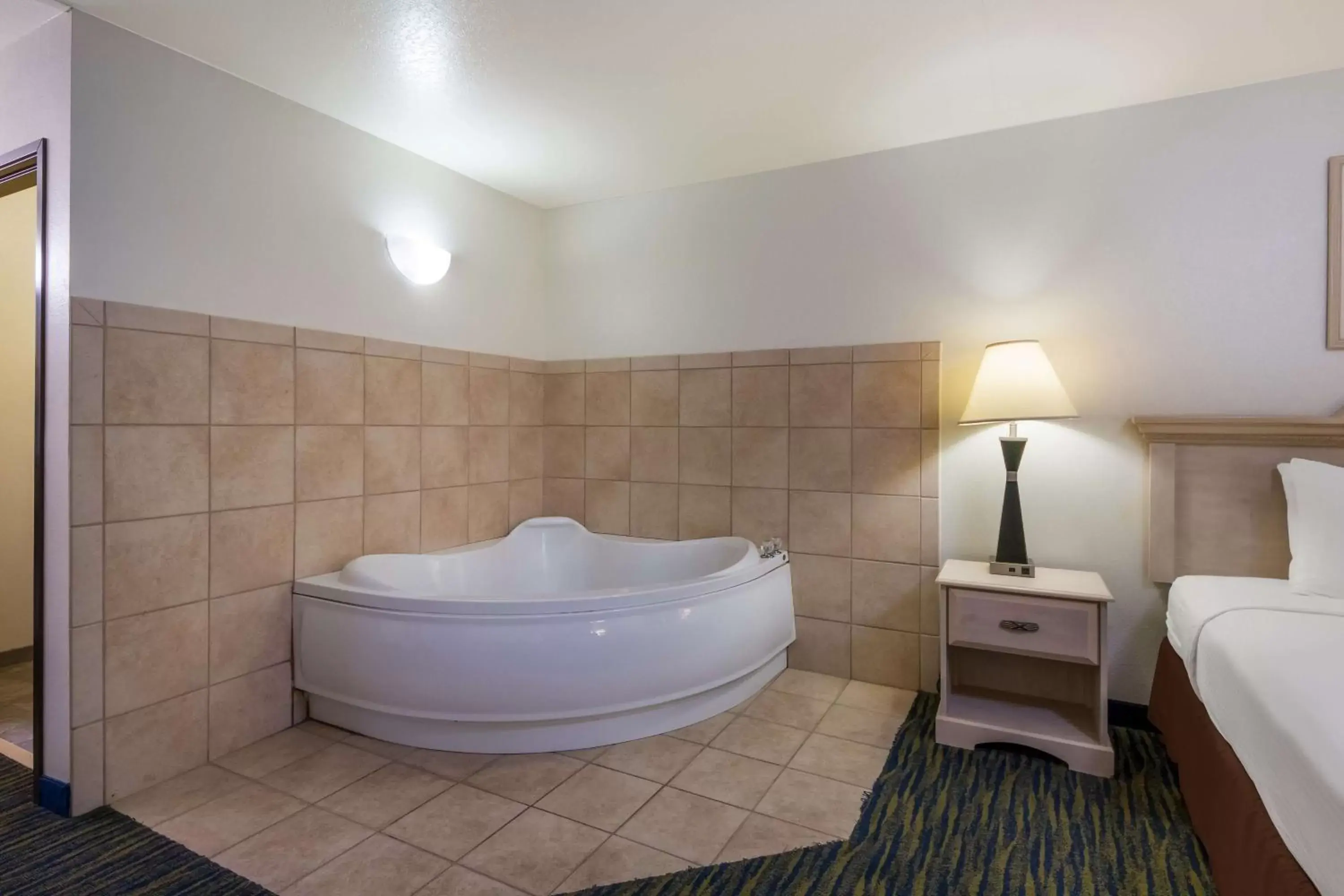 Bedroom, Bathroom in SureStay Hotel by Best Western Falfurrias