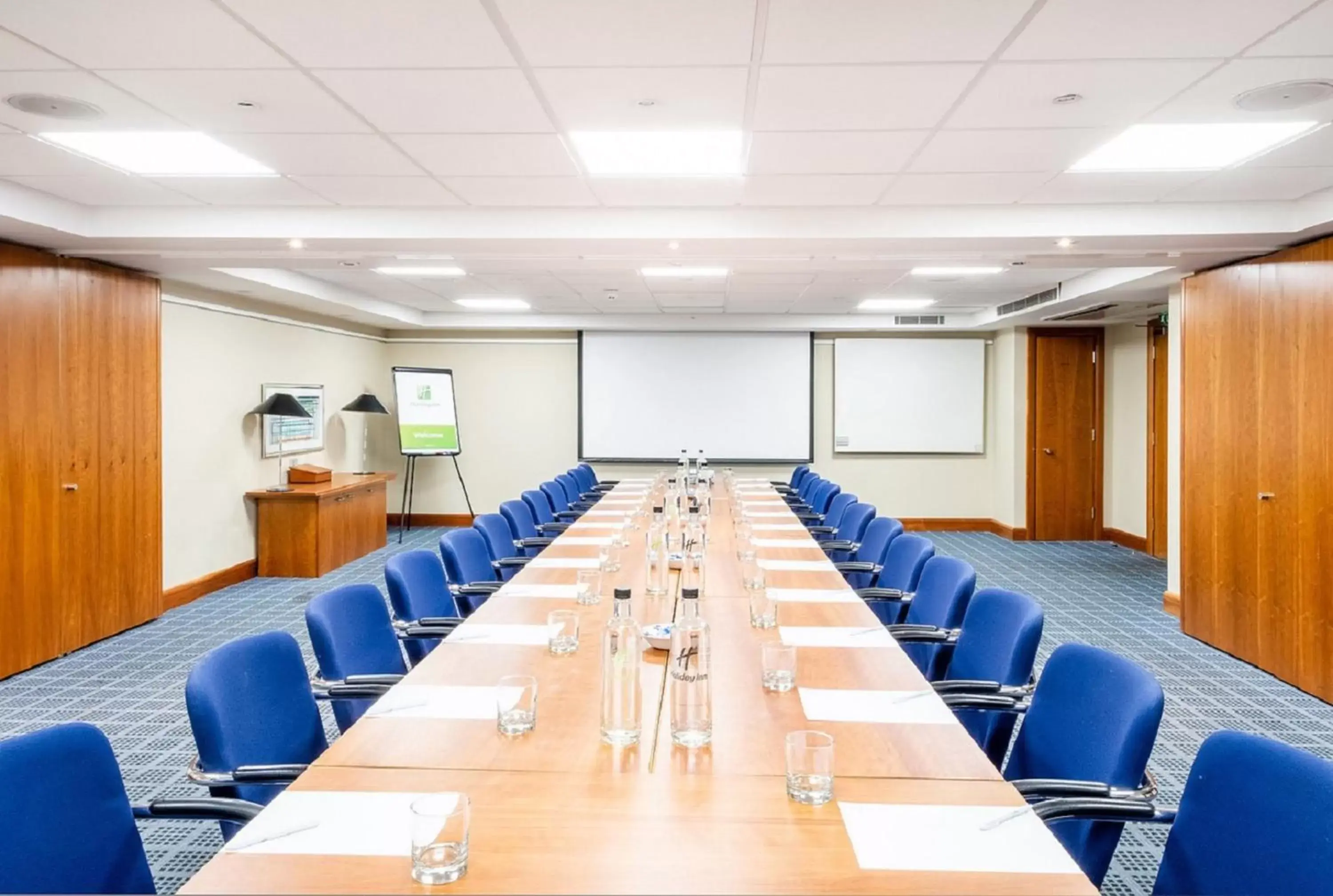 Meeting/conference room in Holiday Inn Maidstone-Sevenoaks, an IHG Hotel