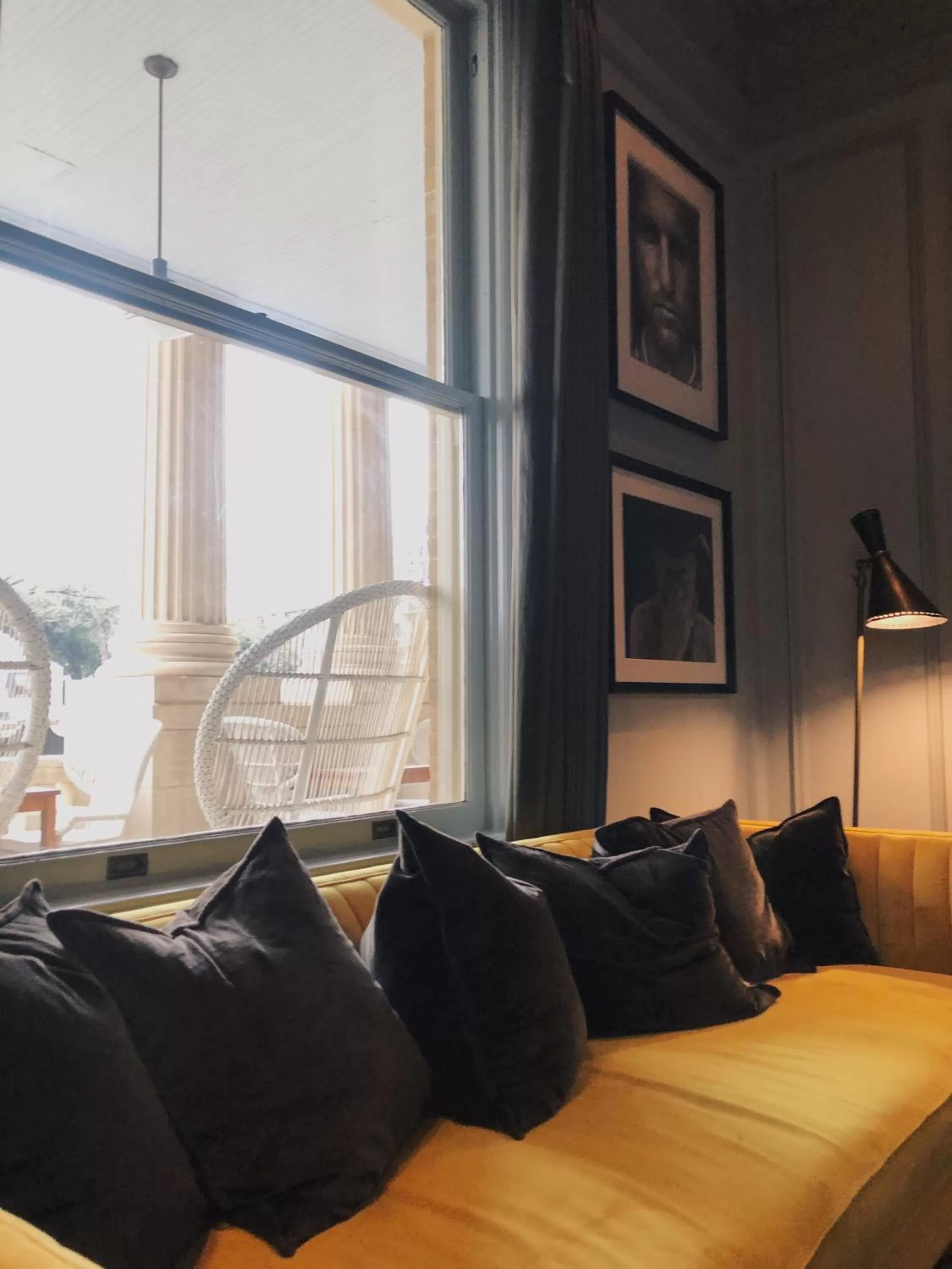 Seating area, Bed in Hotel Ella